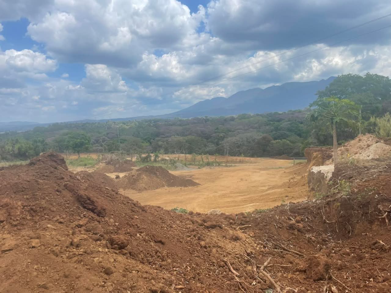 AHUACHAPAN TERRENO A ORILLA DE CALLE
