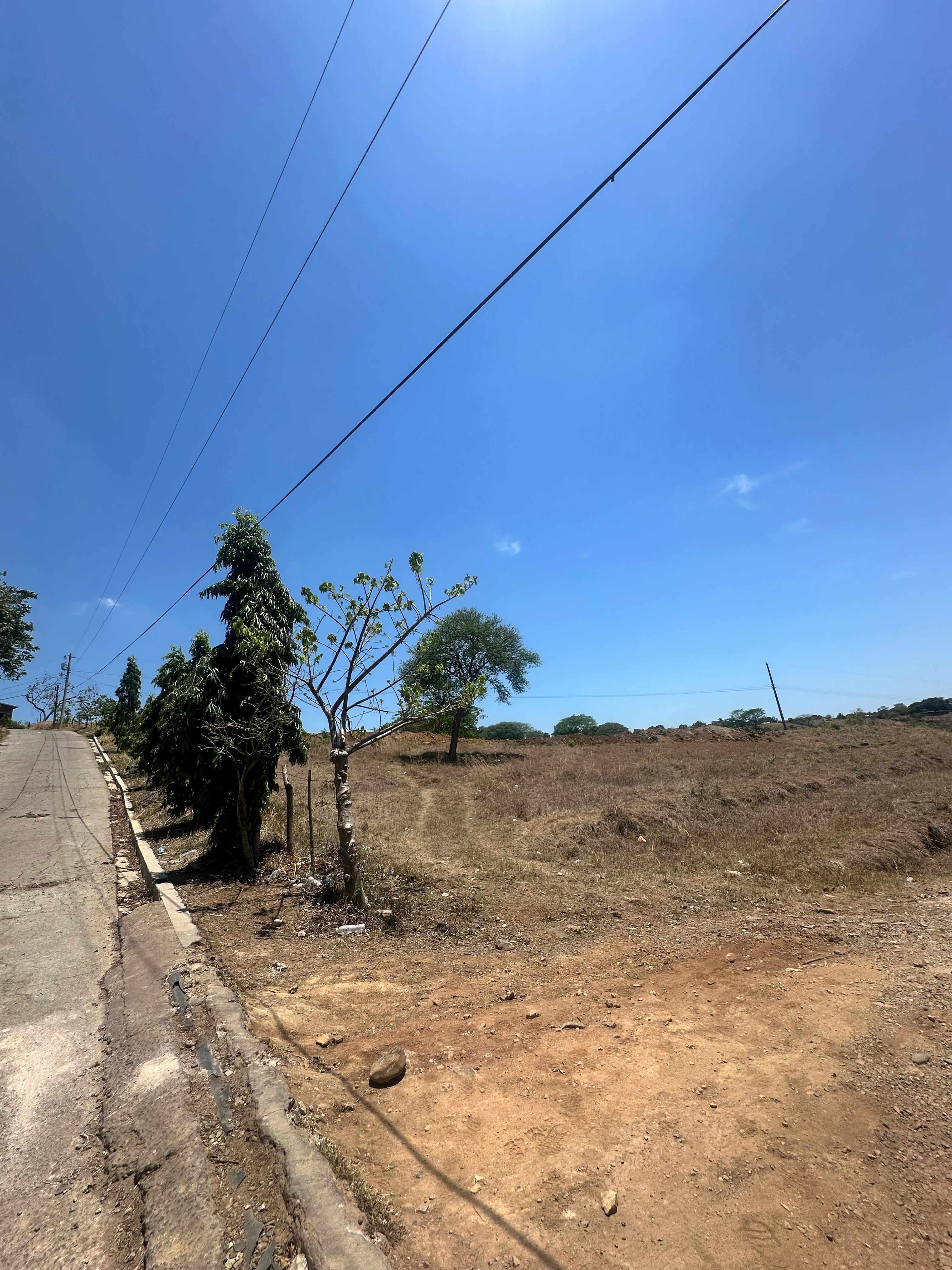 AHUACHAPAN TERRENO DE ESQUINA GUAYMANGO