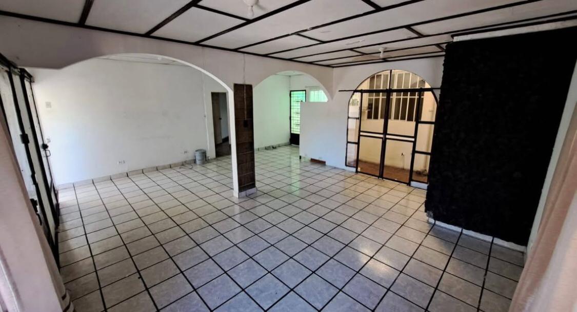 SAN SALVADOR POR EL CENTRO DE GOBIERNO