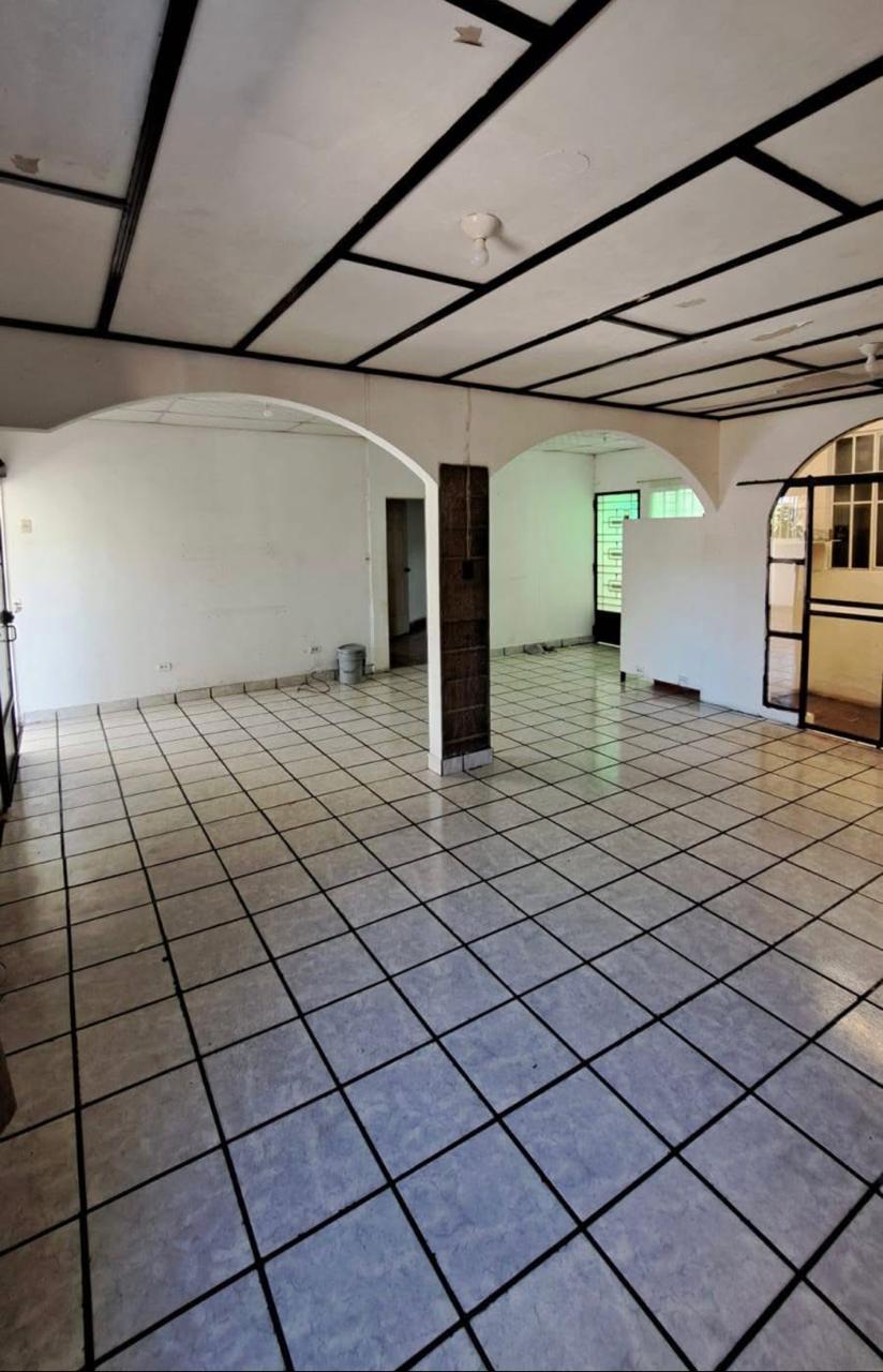 SAN SALVADOR POR EL CENTRO DE GOBIERNO