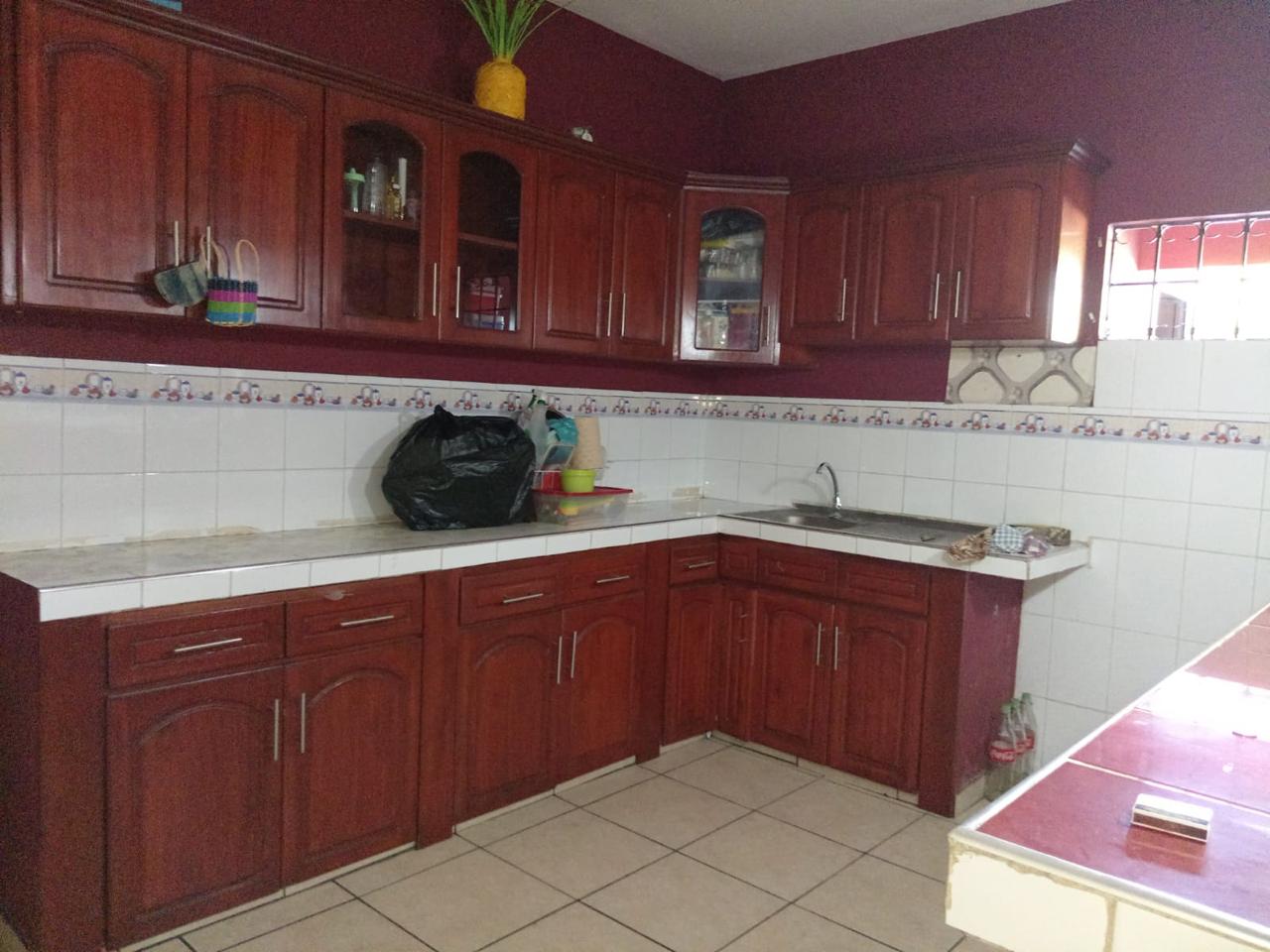 CASA RES LOS LIRIOS SAN SALVADOR