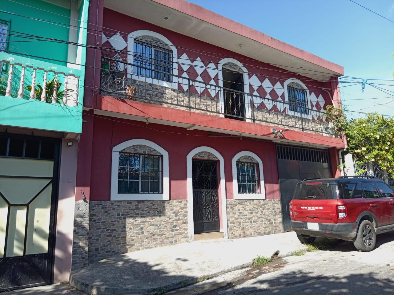 CASA RES LOS LIRIOS SAN SALVADOR