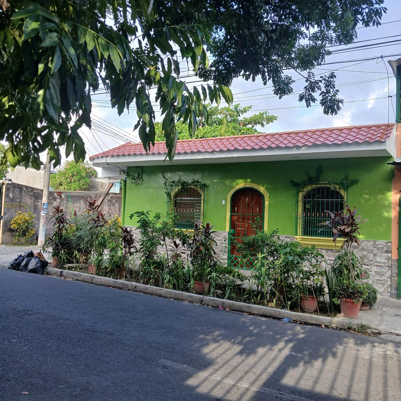 CASA LOS SANTOS 1 SOYAPANGO