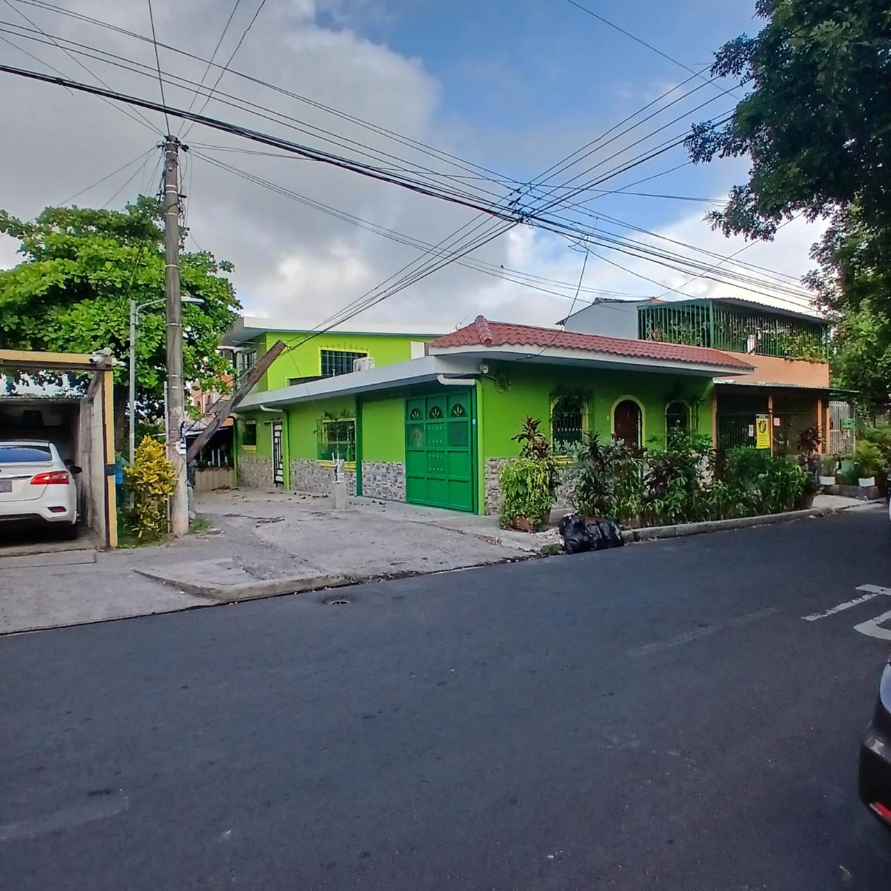 CASA LOS SANTOS 1 SOYAPANGO