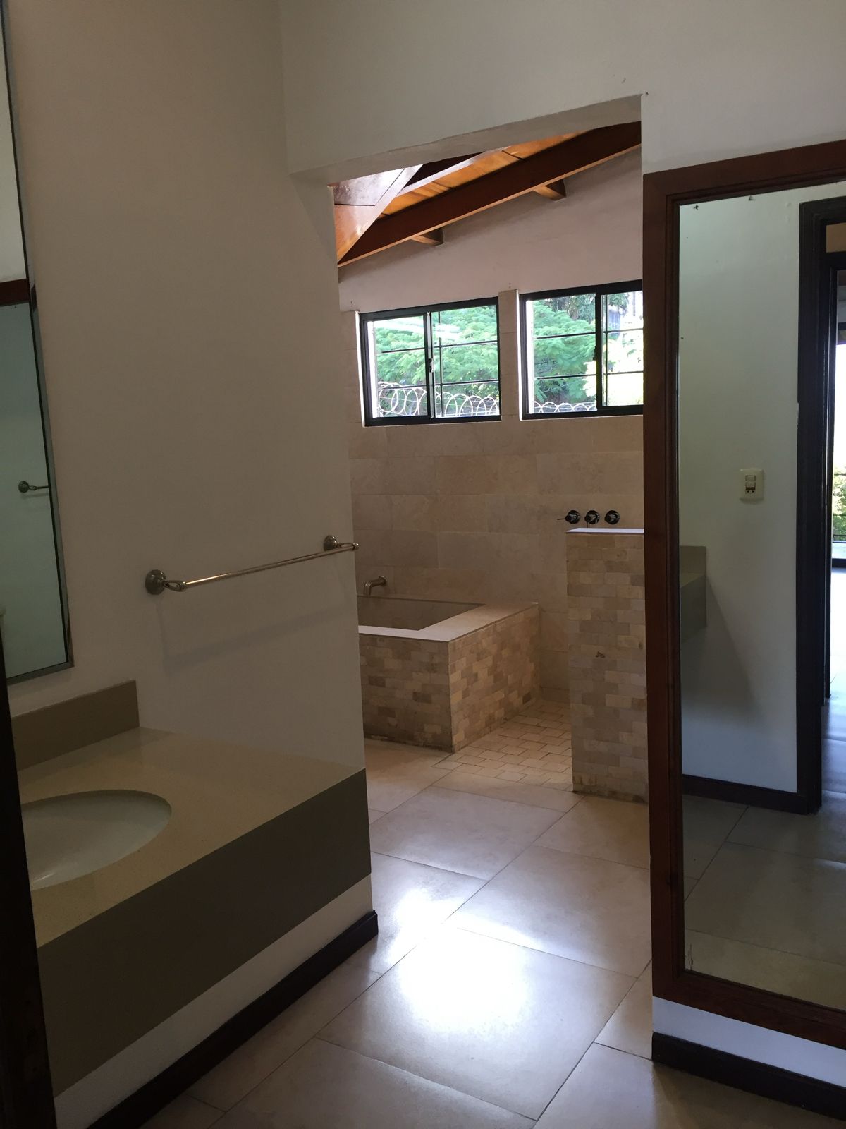 CASA LOS SANTOS 2 SOYAPANGO