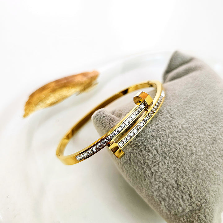 Raya Nail Bangle
