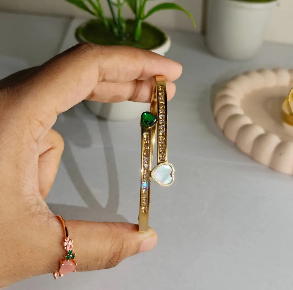 Green stone bracelet 