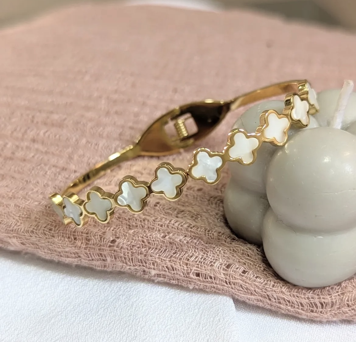 Clover white bracelet 