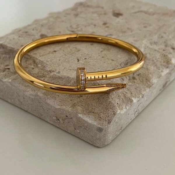 Nail bangle
