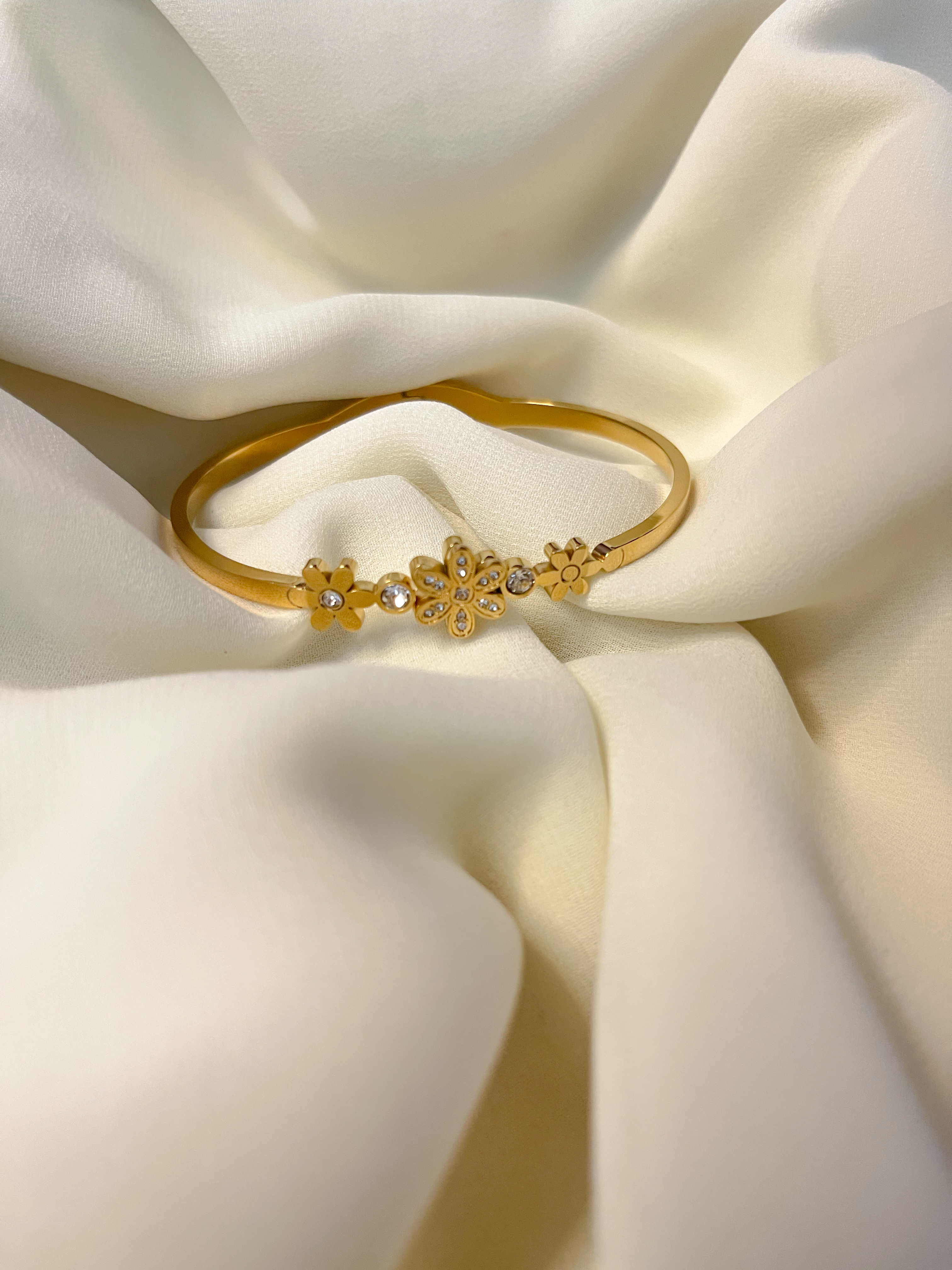 Flower clip bangle