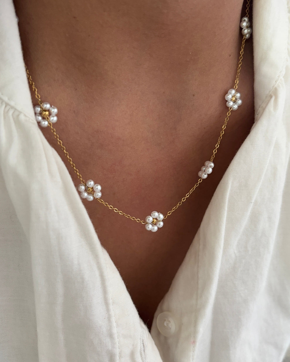 Daisy White Necklace 