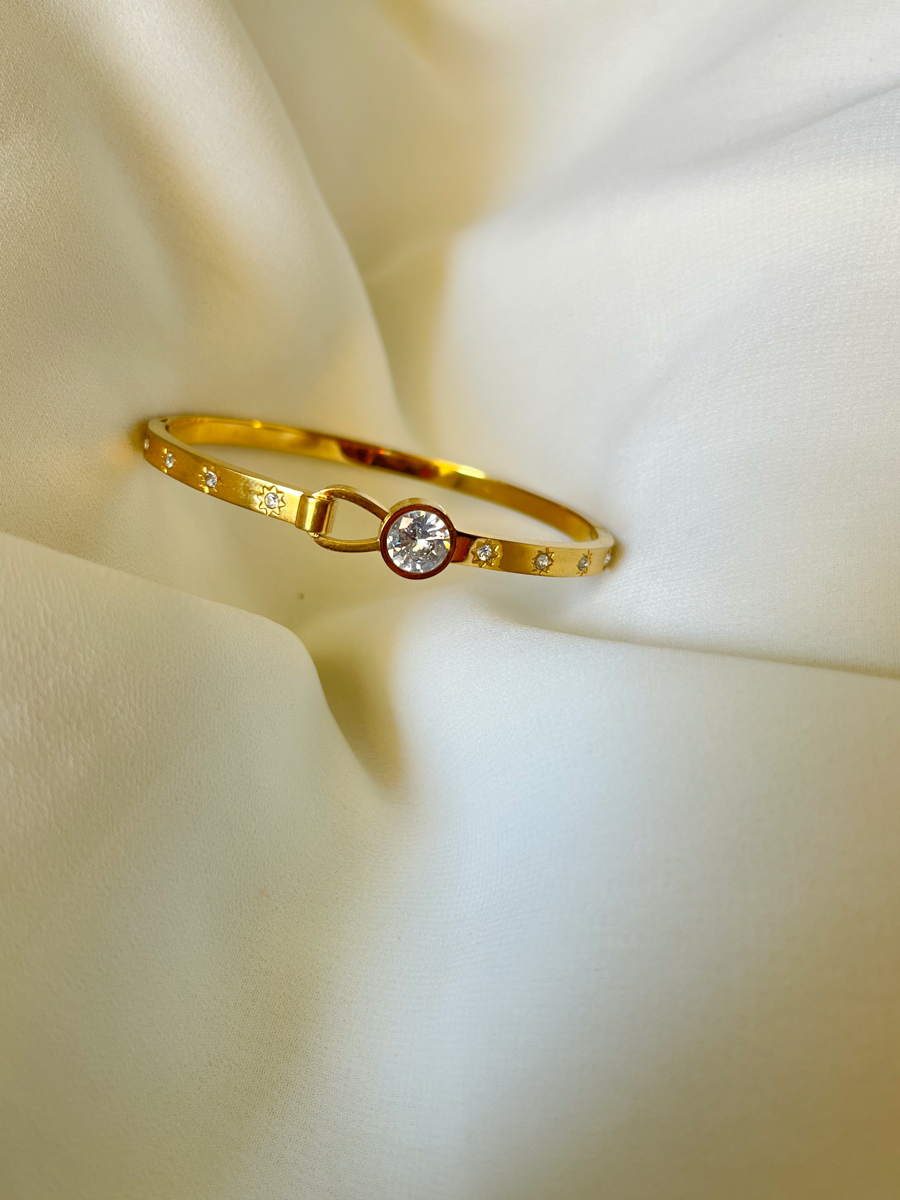 Elegant Gold Bracelet