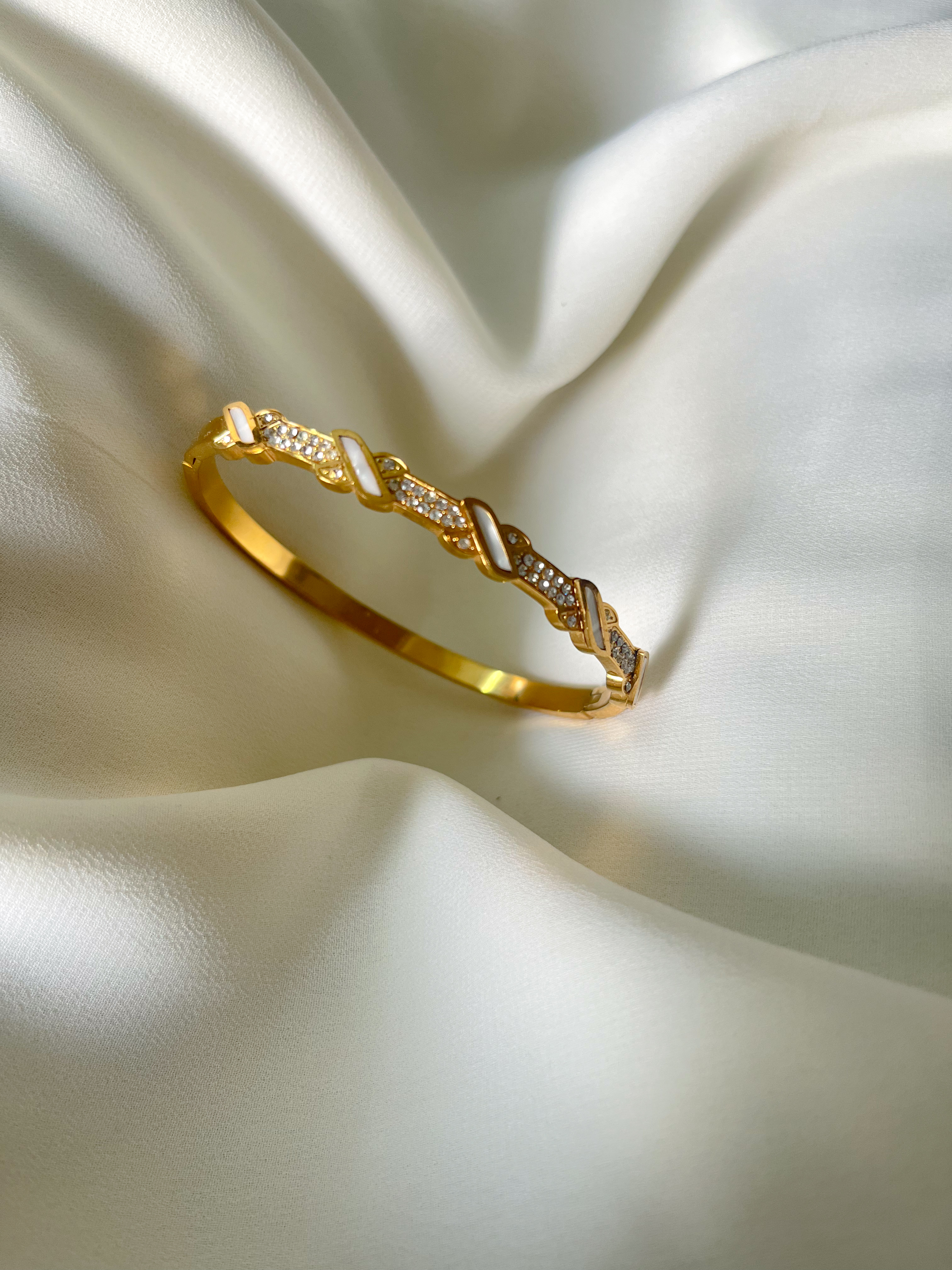 Elegant Gold Bracelet