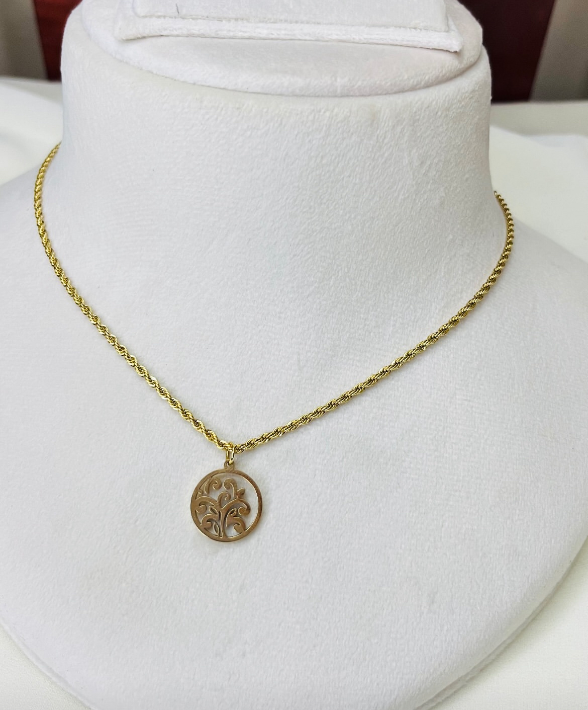 Aura neckchain