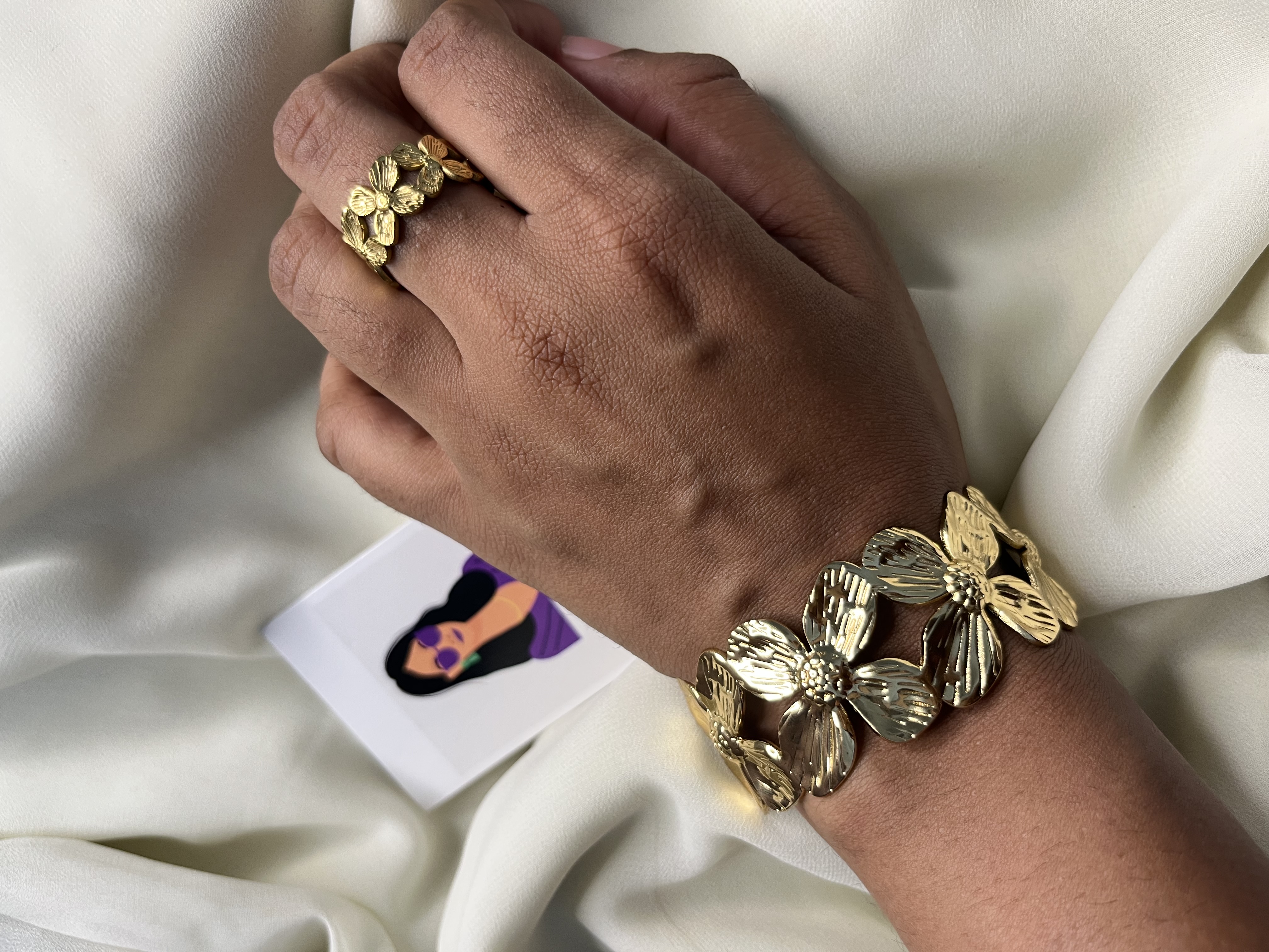 Floral bangle with ring