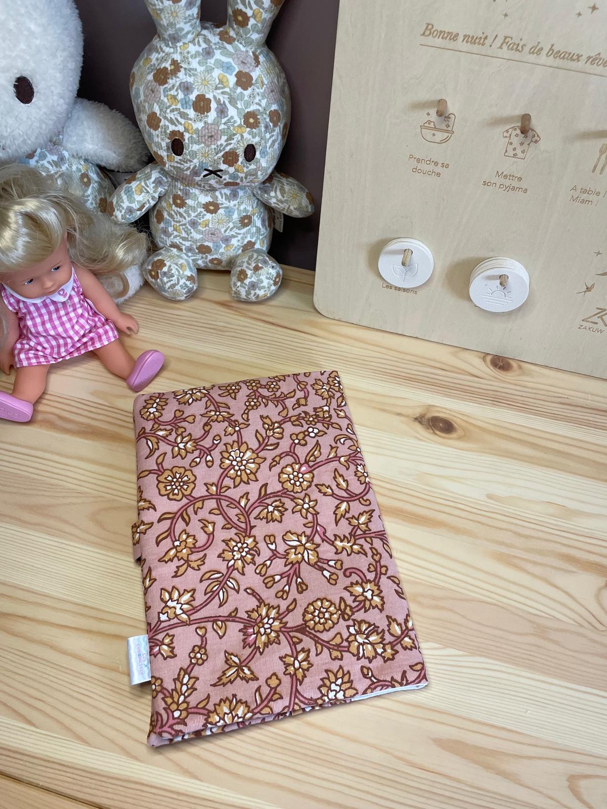 Protège carnet de santé Flora