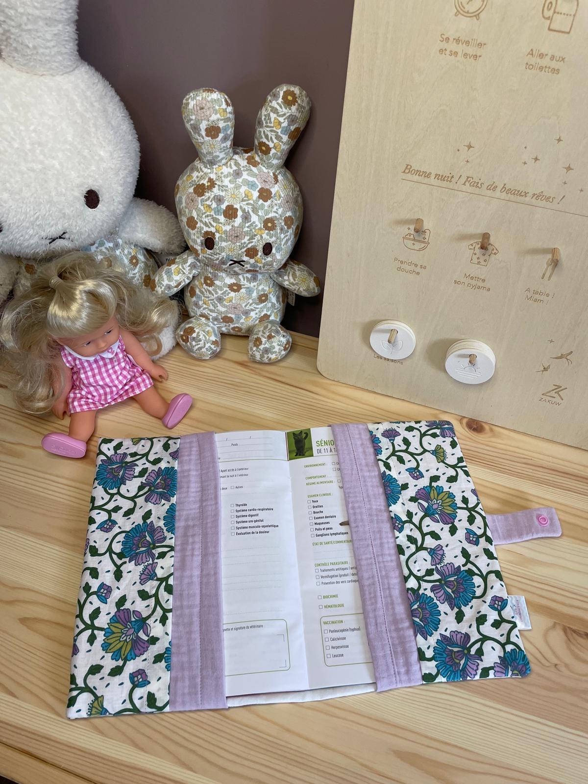 Protège carnet de santé Lotus