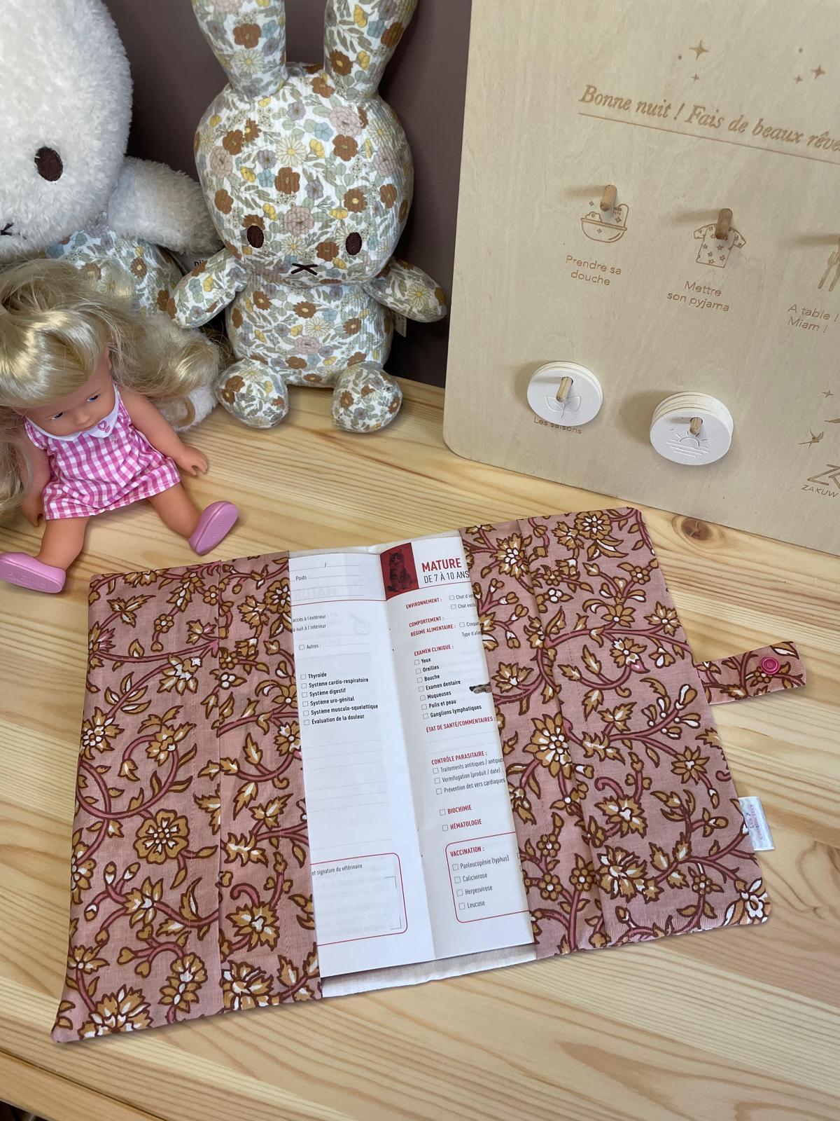 Protège carnet de santé Flora