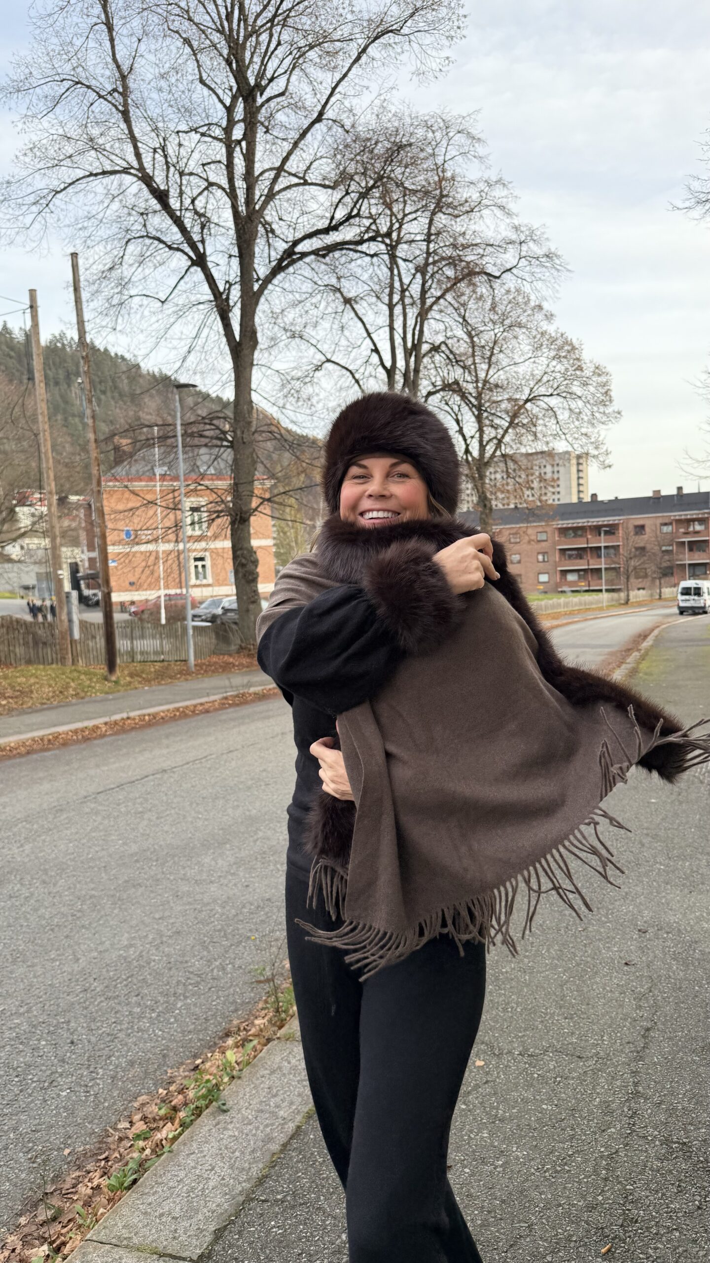 Jackie ullskjerf m/fuskepels