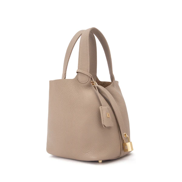 LEATHER BUCKET BAG MINI, DARK SAND