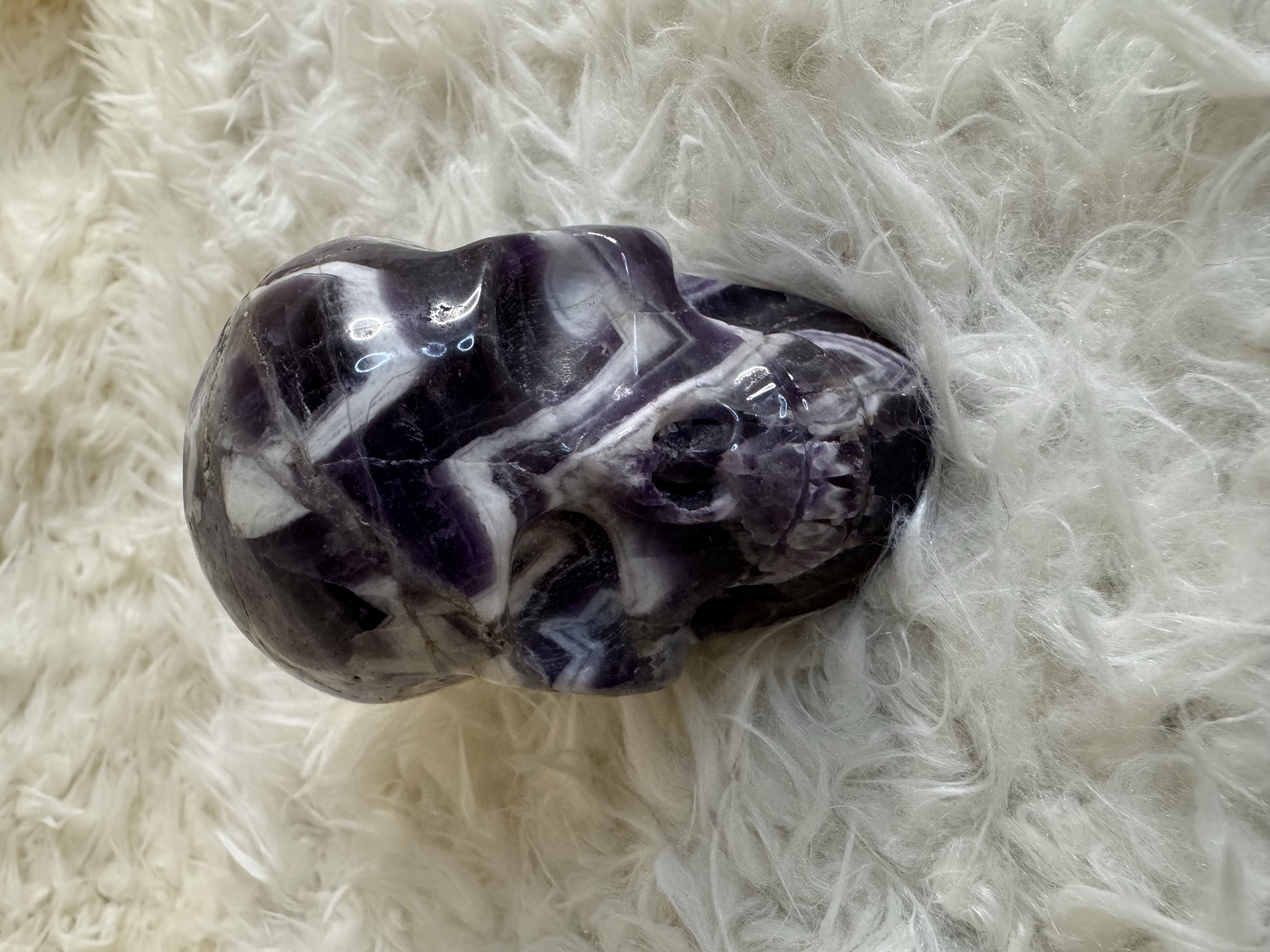 Chevron Amethyst Skull 2.43 in W x 2.78 in H x 3.72 in L