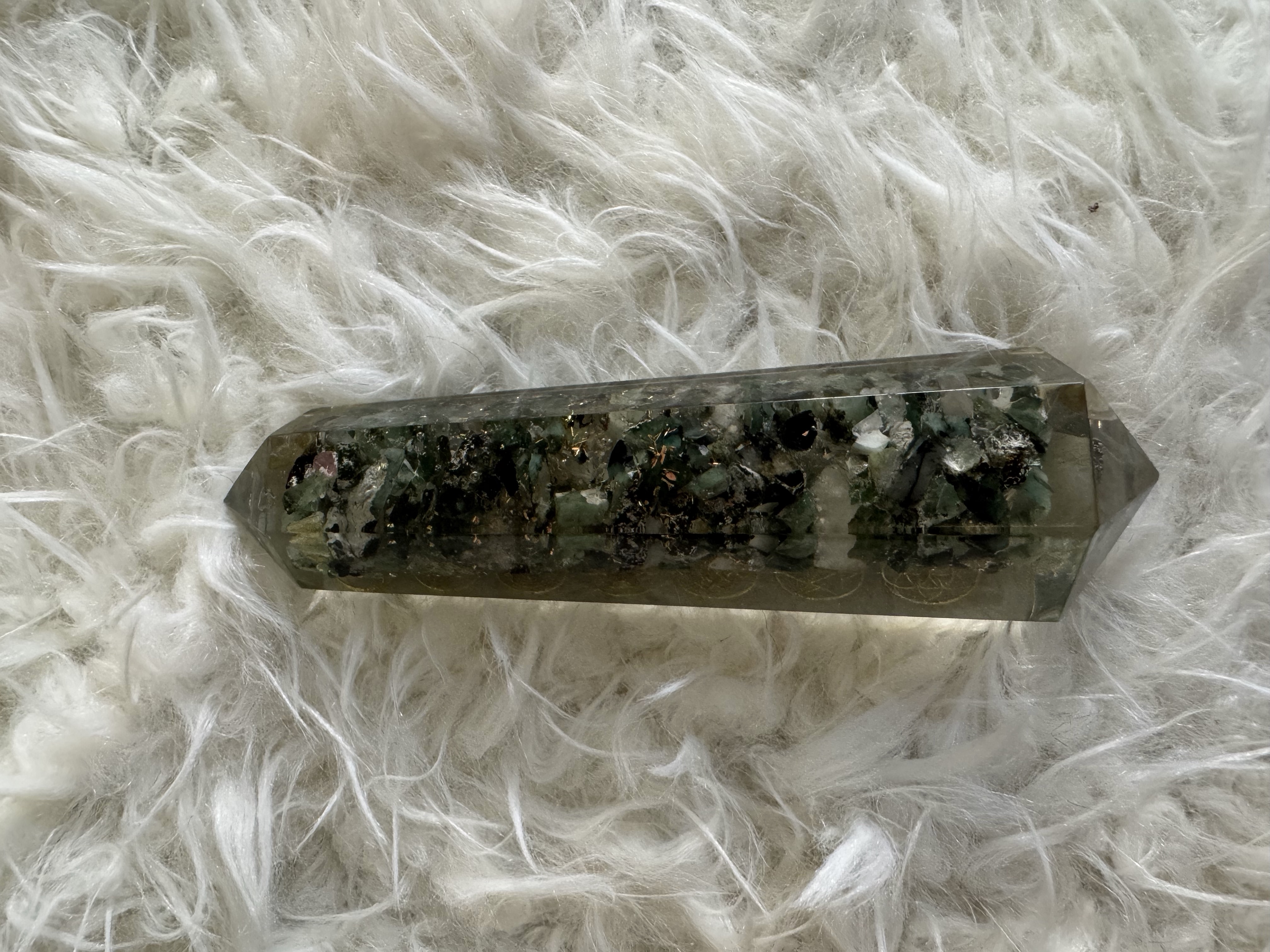 Orgonite Vogel with Emerald/Aventurine Stones for Reiki 4.29 in 