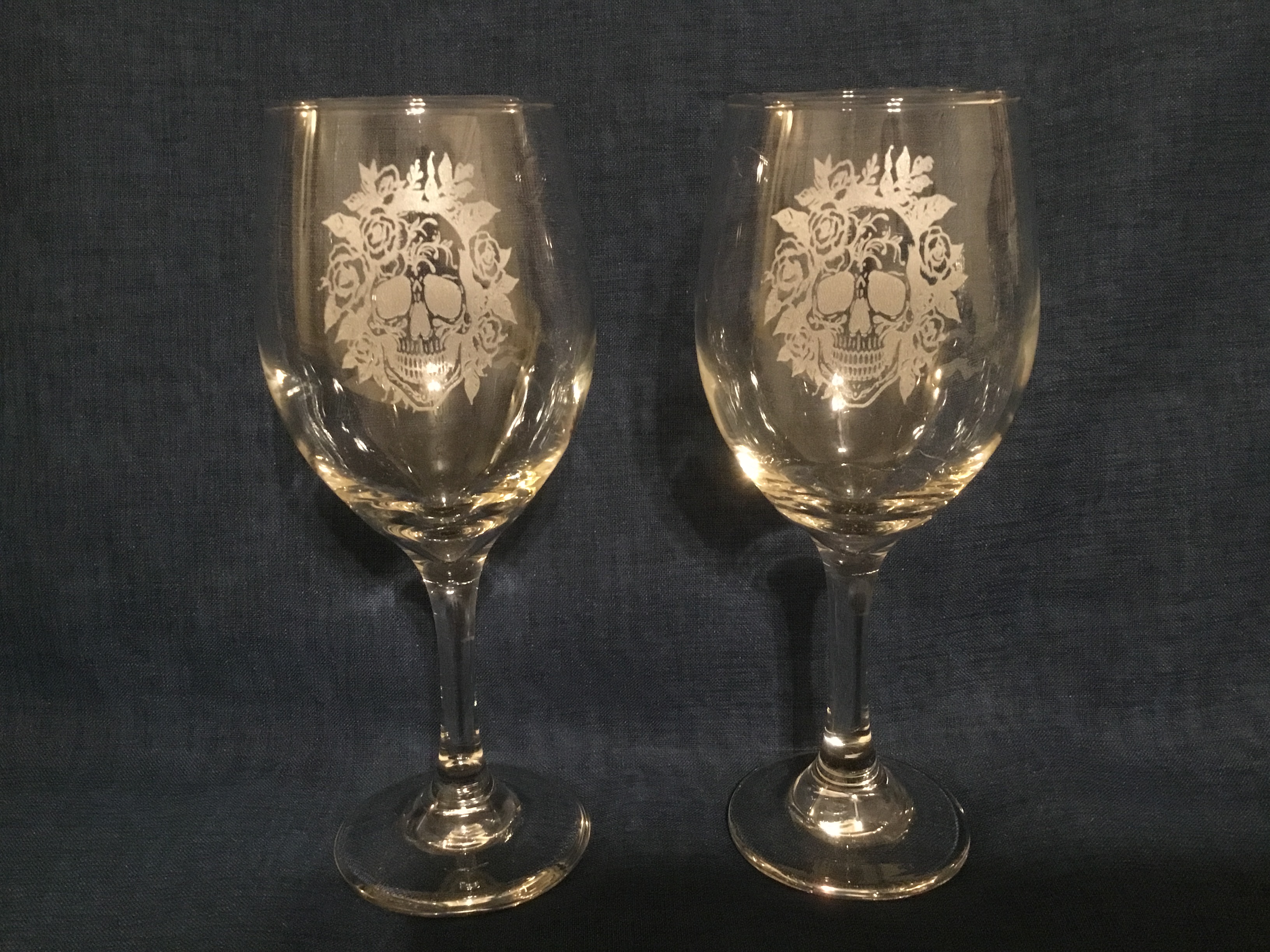Customized Laser Engraved - Set of 2 Wine Glasses - Skull with Roses 