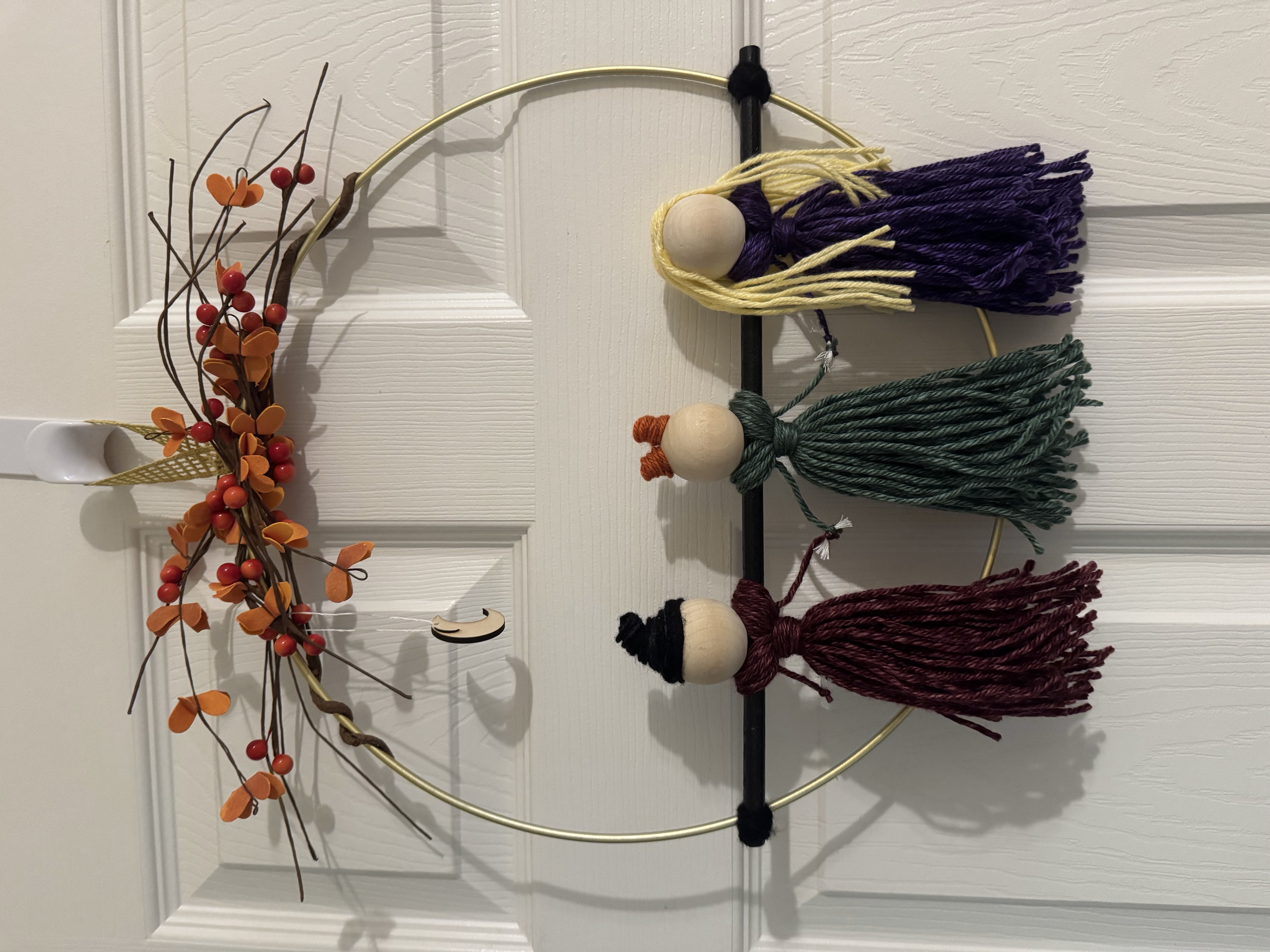 Hocus Pocus 14 in yarn witch metal wreath