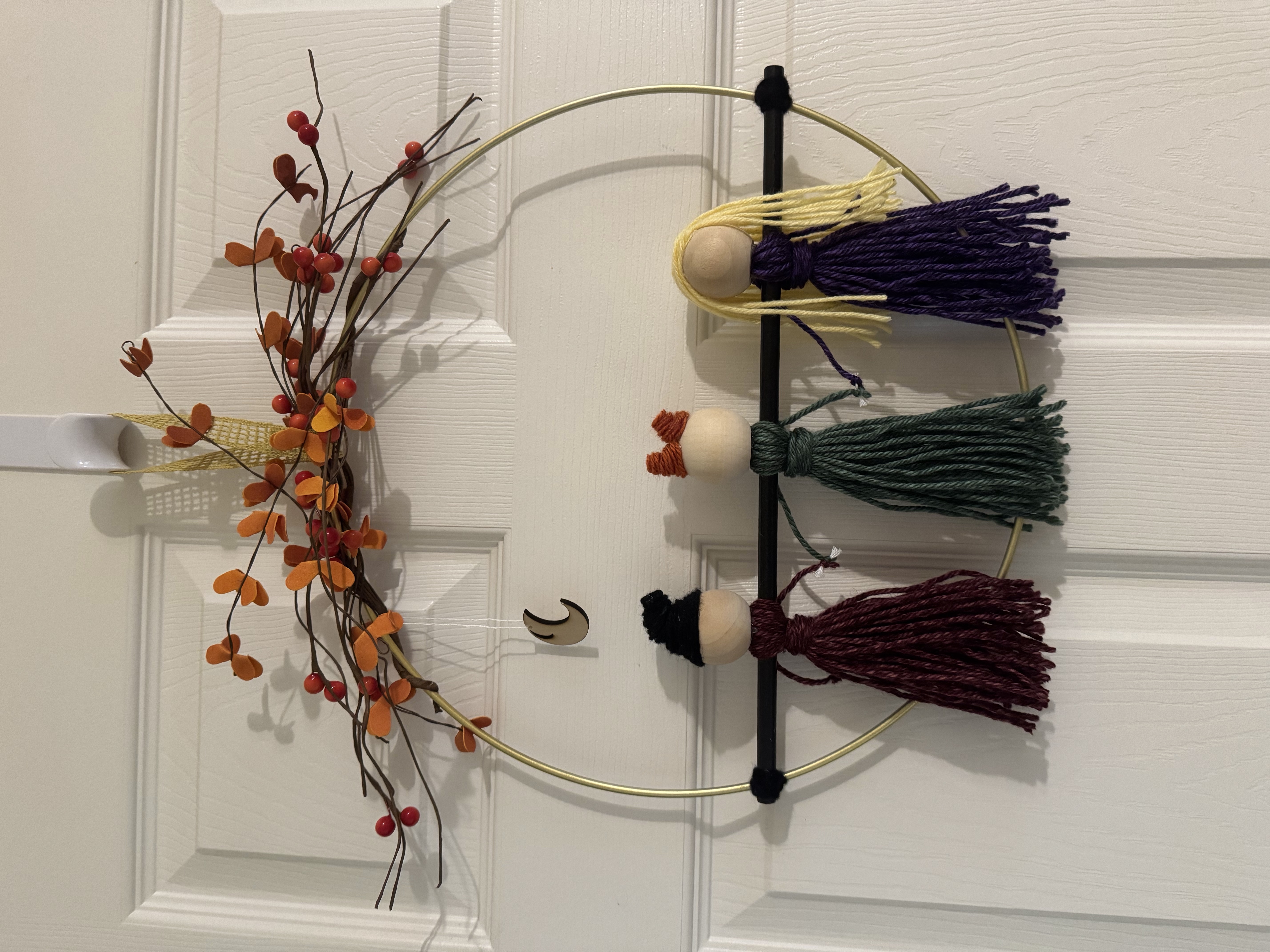 Hocus Pocus 14 in yarn witch metal wreath