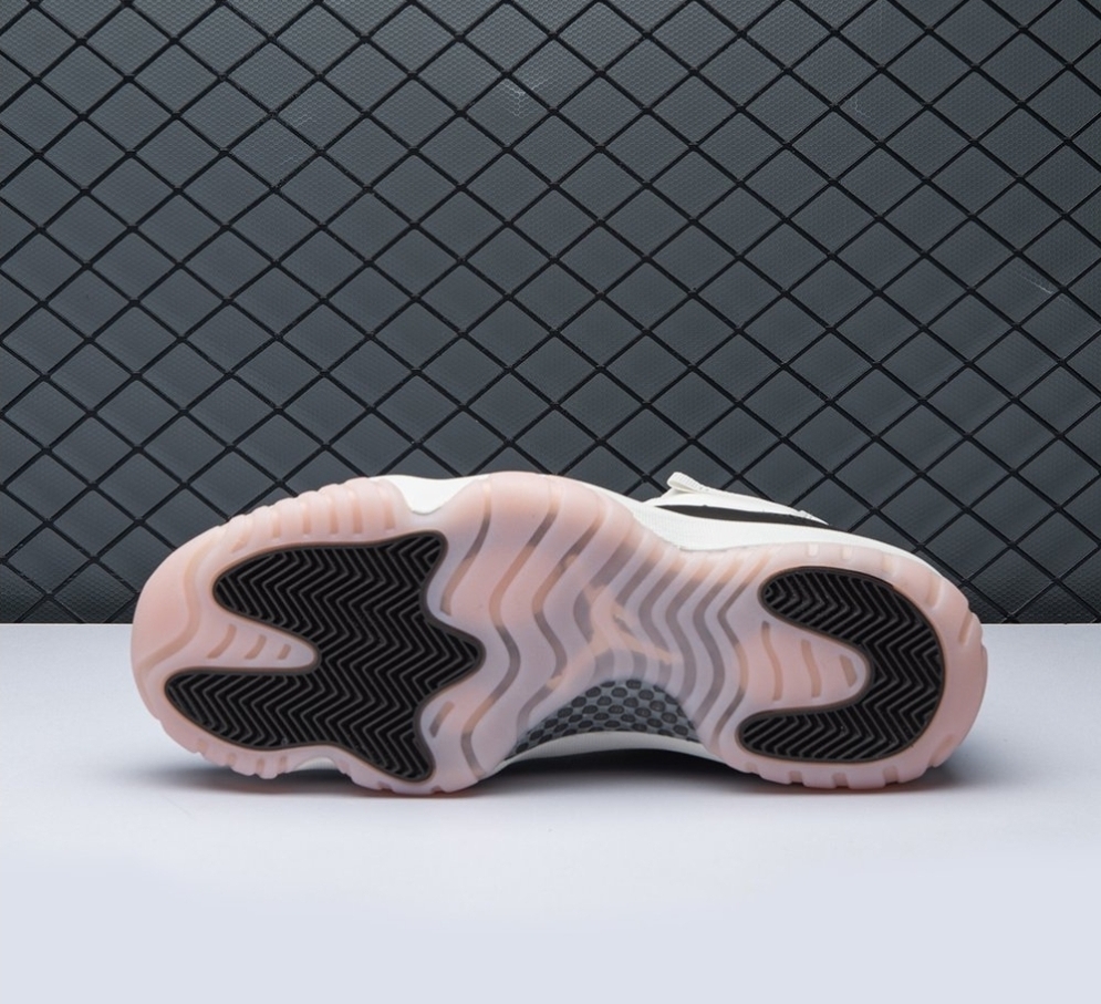 Air Jordan 11 Retro Concord Sneakers
