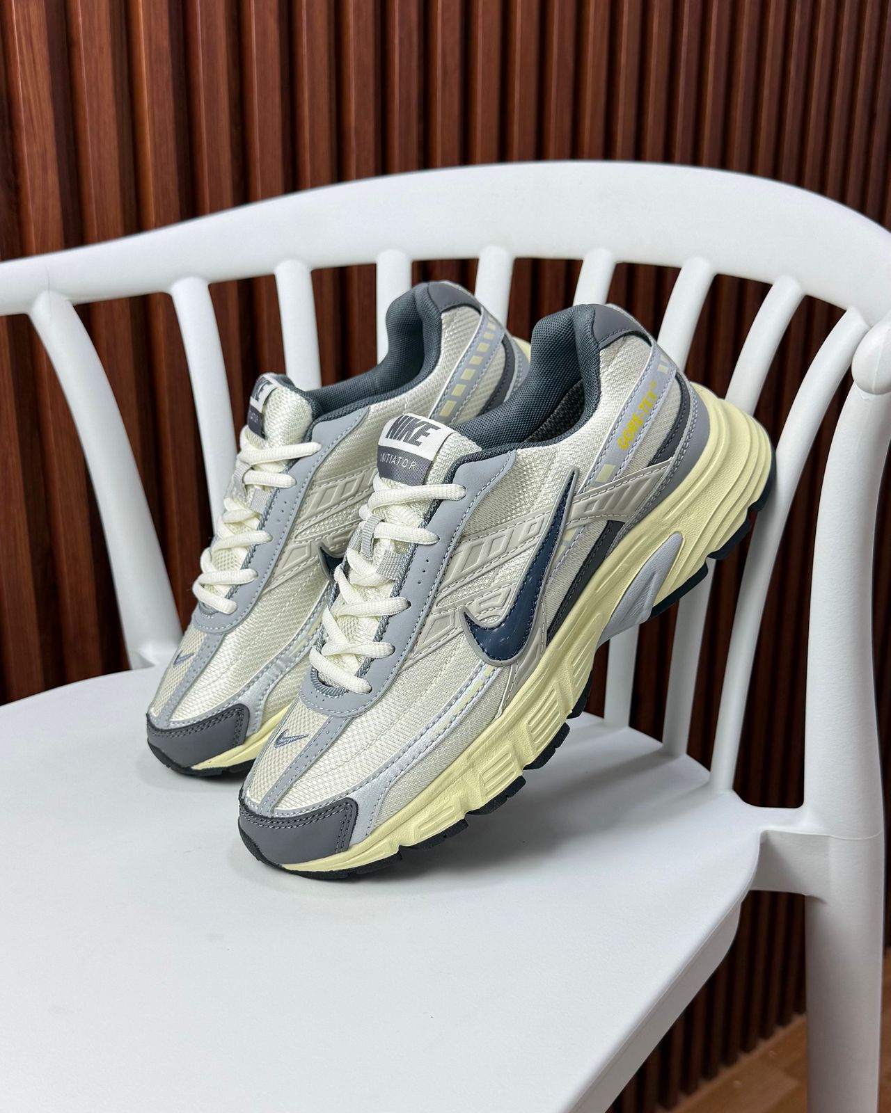 Nike Initiator Gris Beige