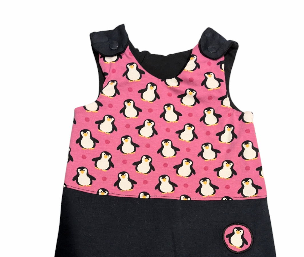 Baby-Strampler mit Pinguinen in den Größen 50/56 bis 98/104 aus Jersey 