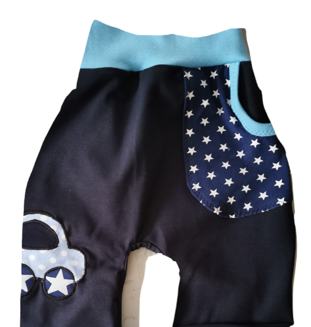 Baby Hose mit Auto und Sternen in den Gr.50/56 bis 122 aus Jersey