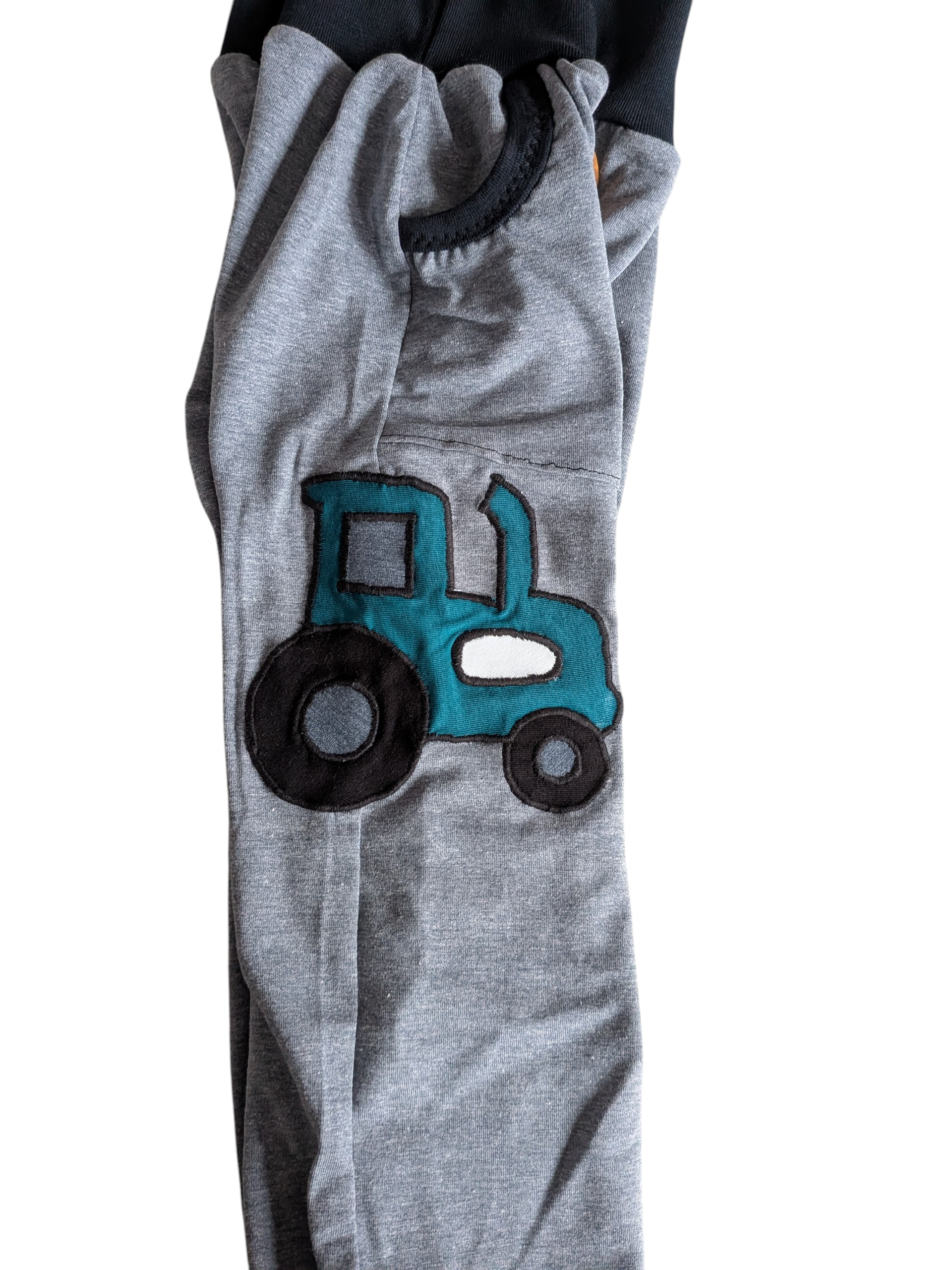 Kinderhose mit Traktor-Applikation