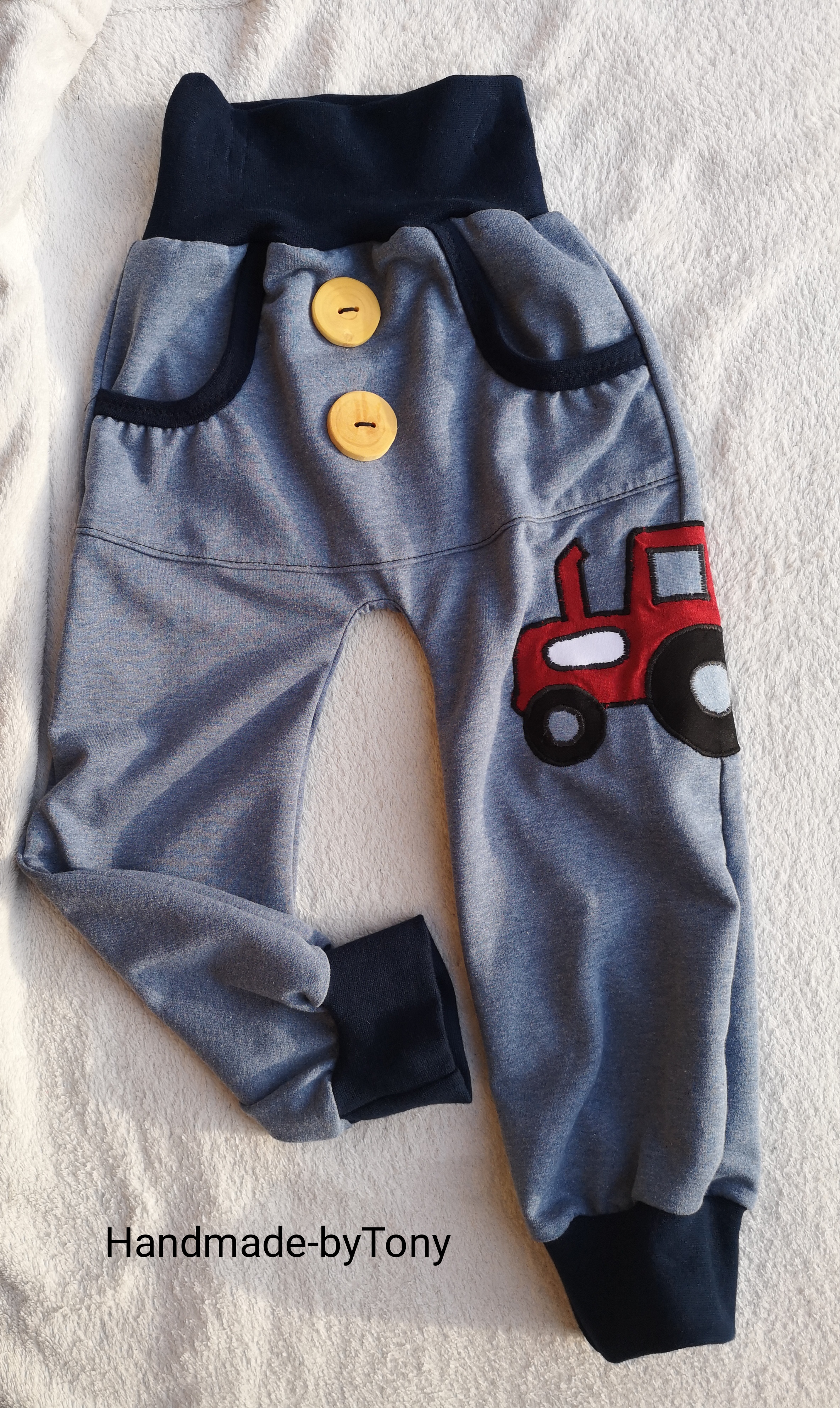 Kinderhose mit Traktor-Applikation in den Gr.  62/68 bis 140 aus Jersey