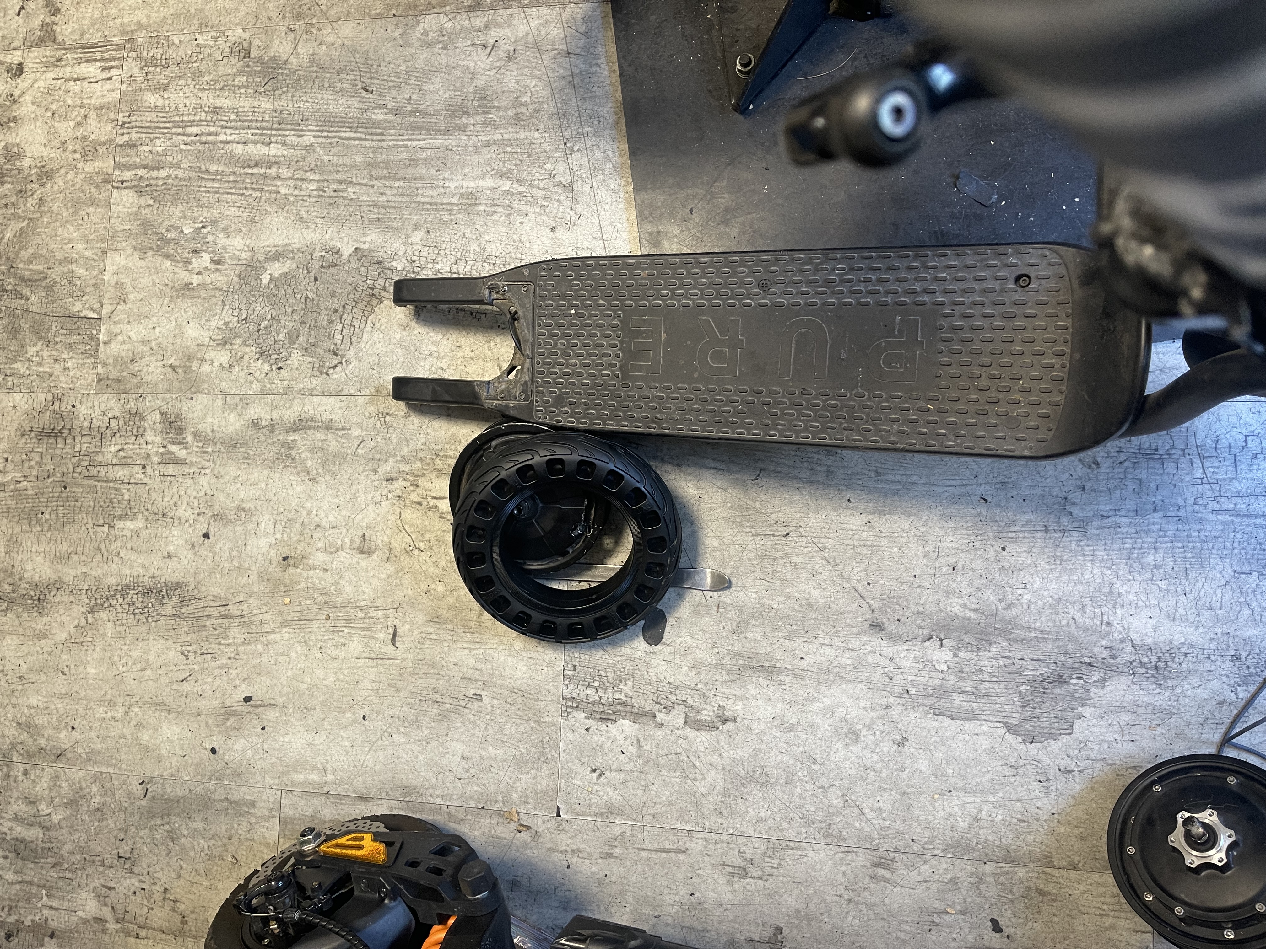 Changement pneu classique à pneu pleins