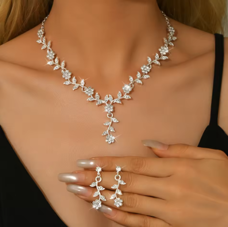 Elegant Crystal Necklace and Earrings Set