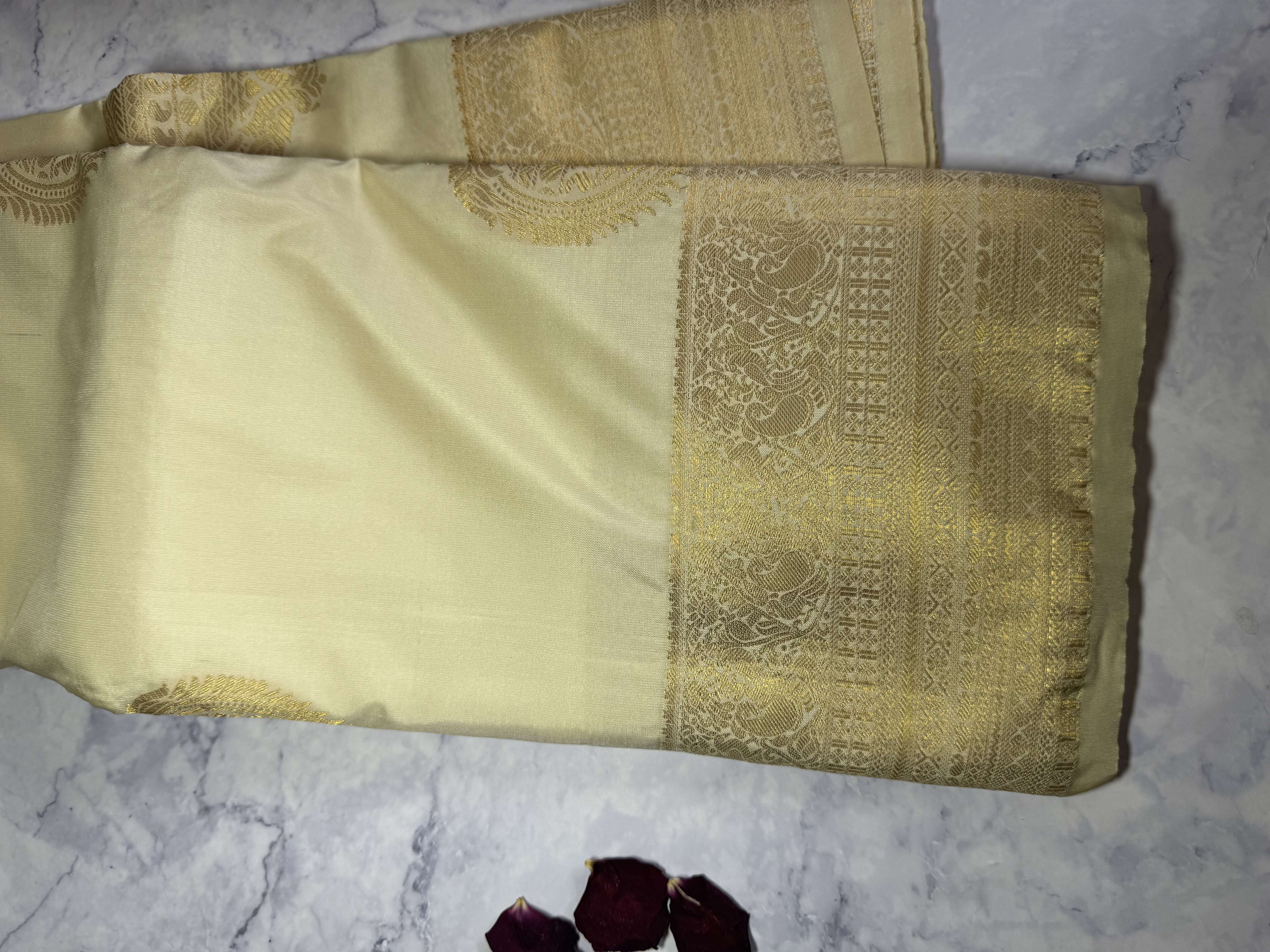 Cream semi silk with round buttas