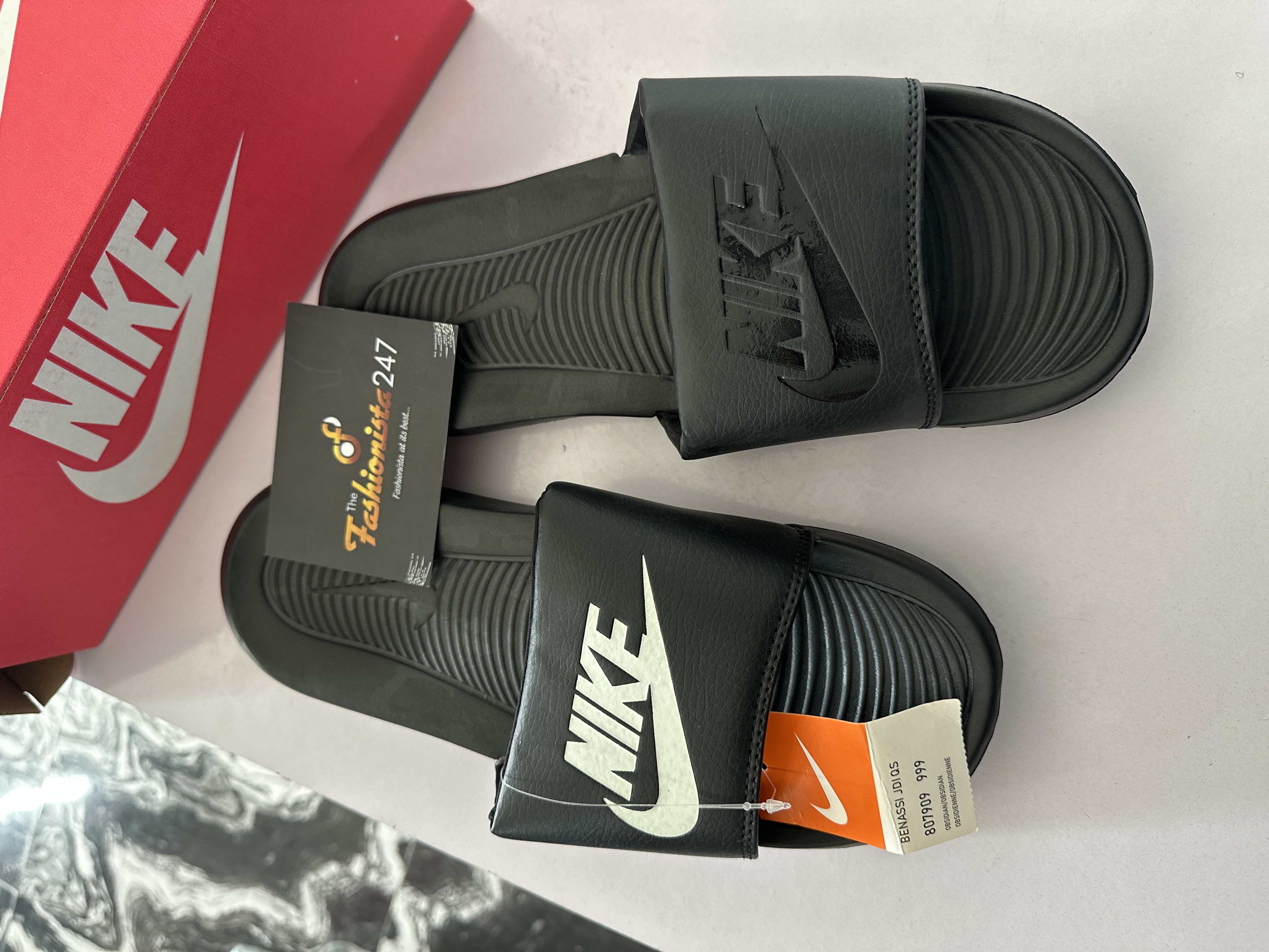 Nike Benassi Slides