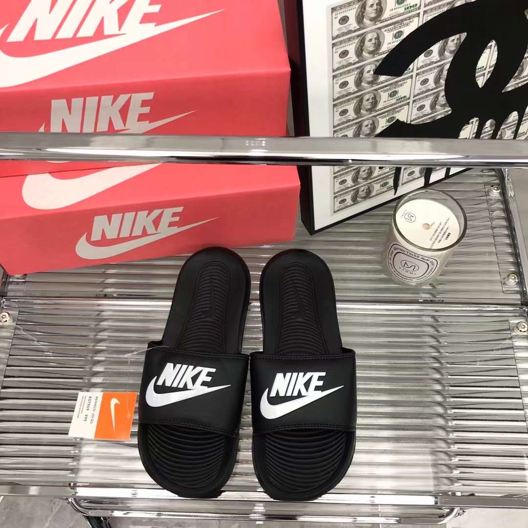 Nike Benassi Slides