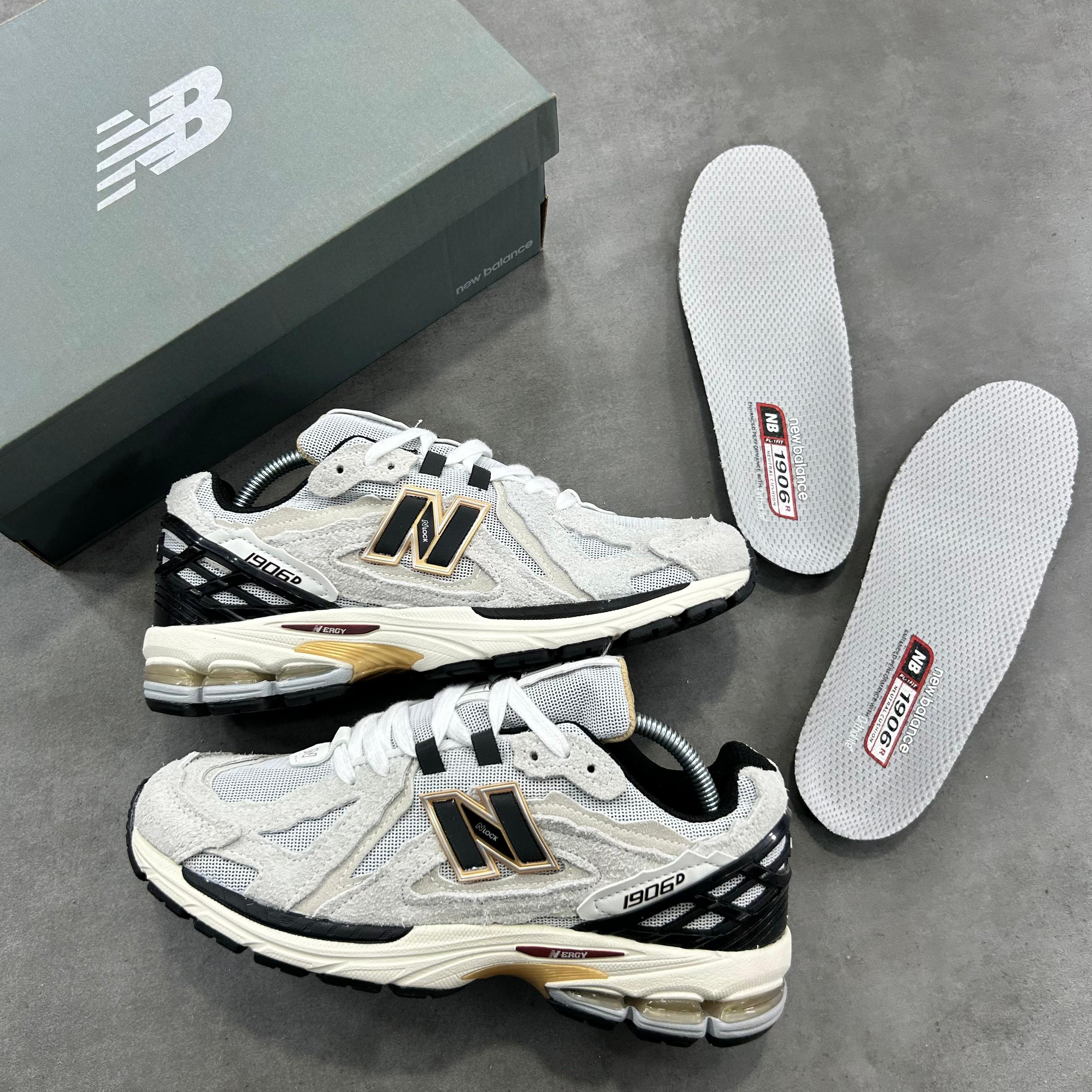 New Balance 1906R Sneakers