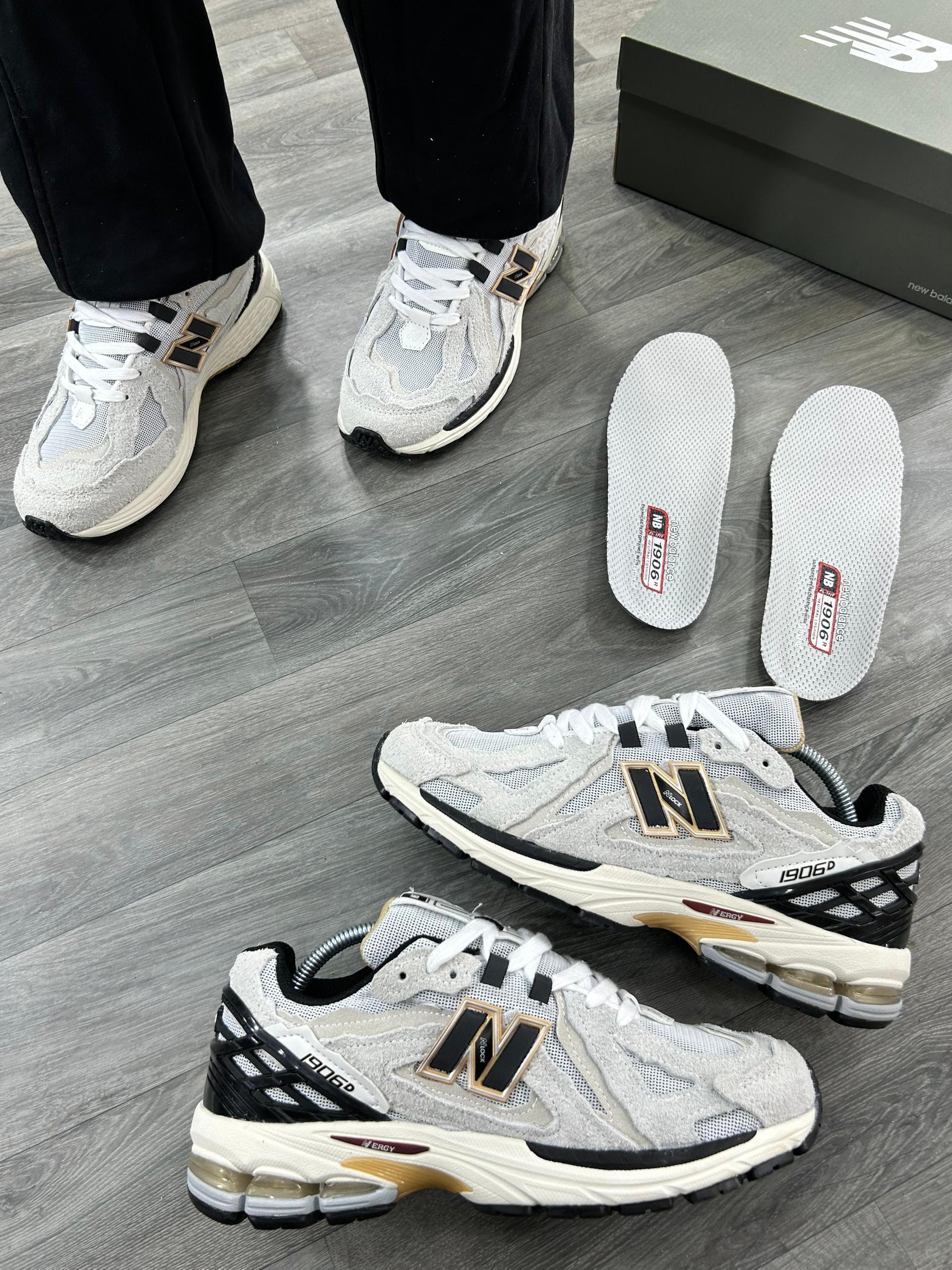 New Balance 1906R Sneakers