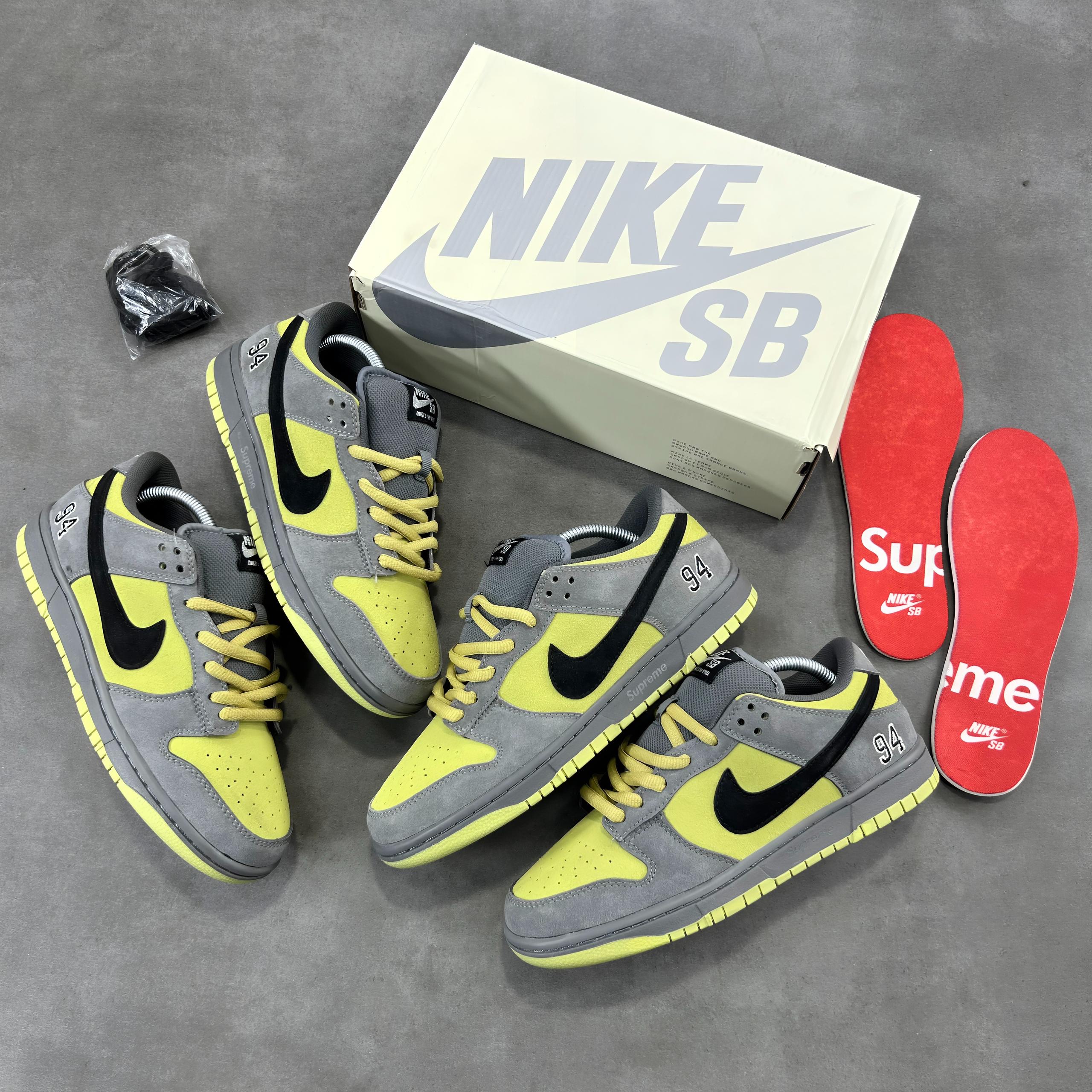 Nike SB Dunk Low Supreme