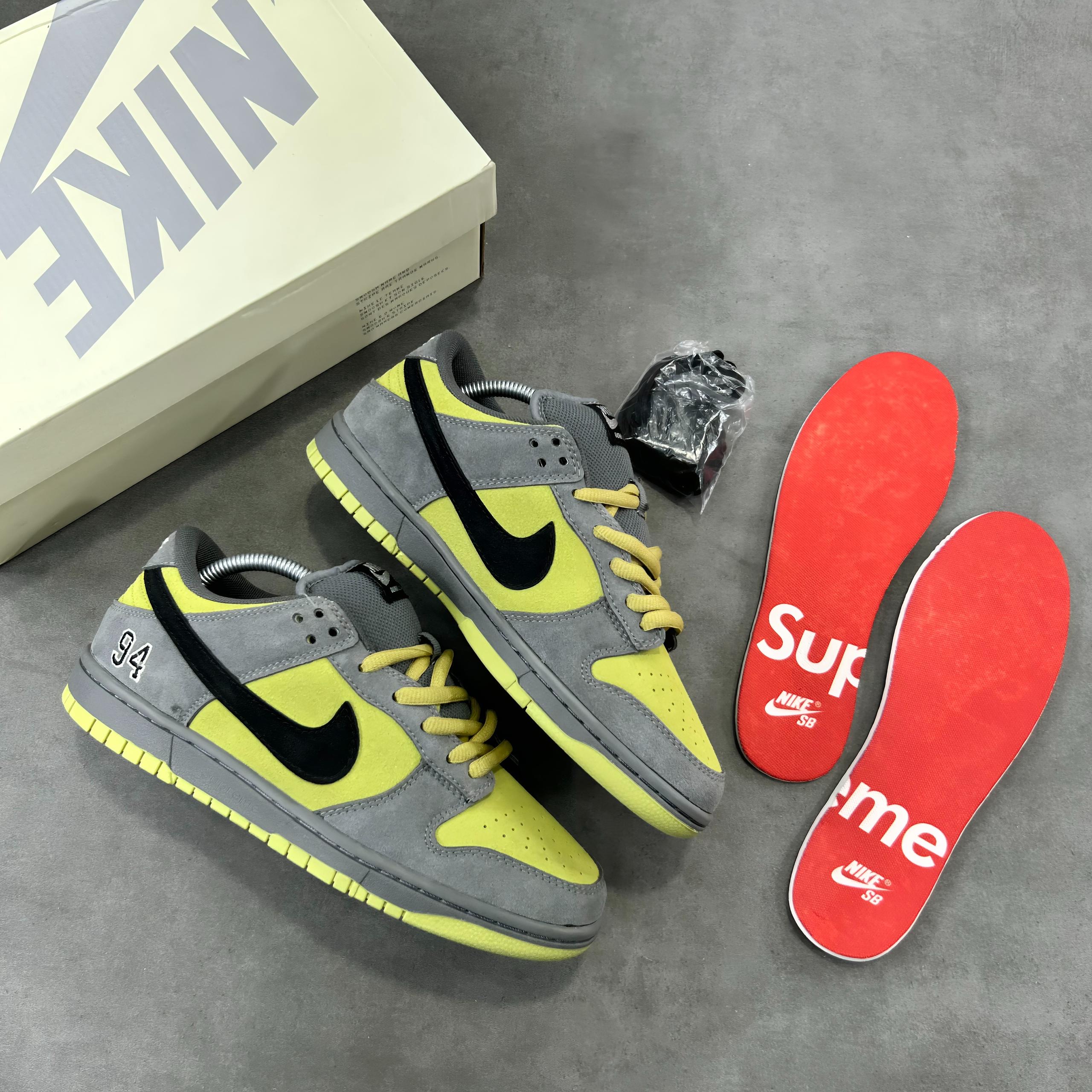 Nike SB Dunk Low Supreme