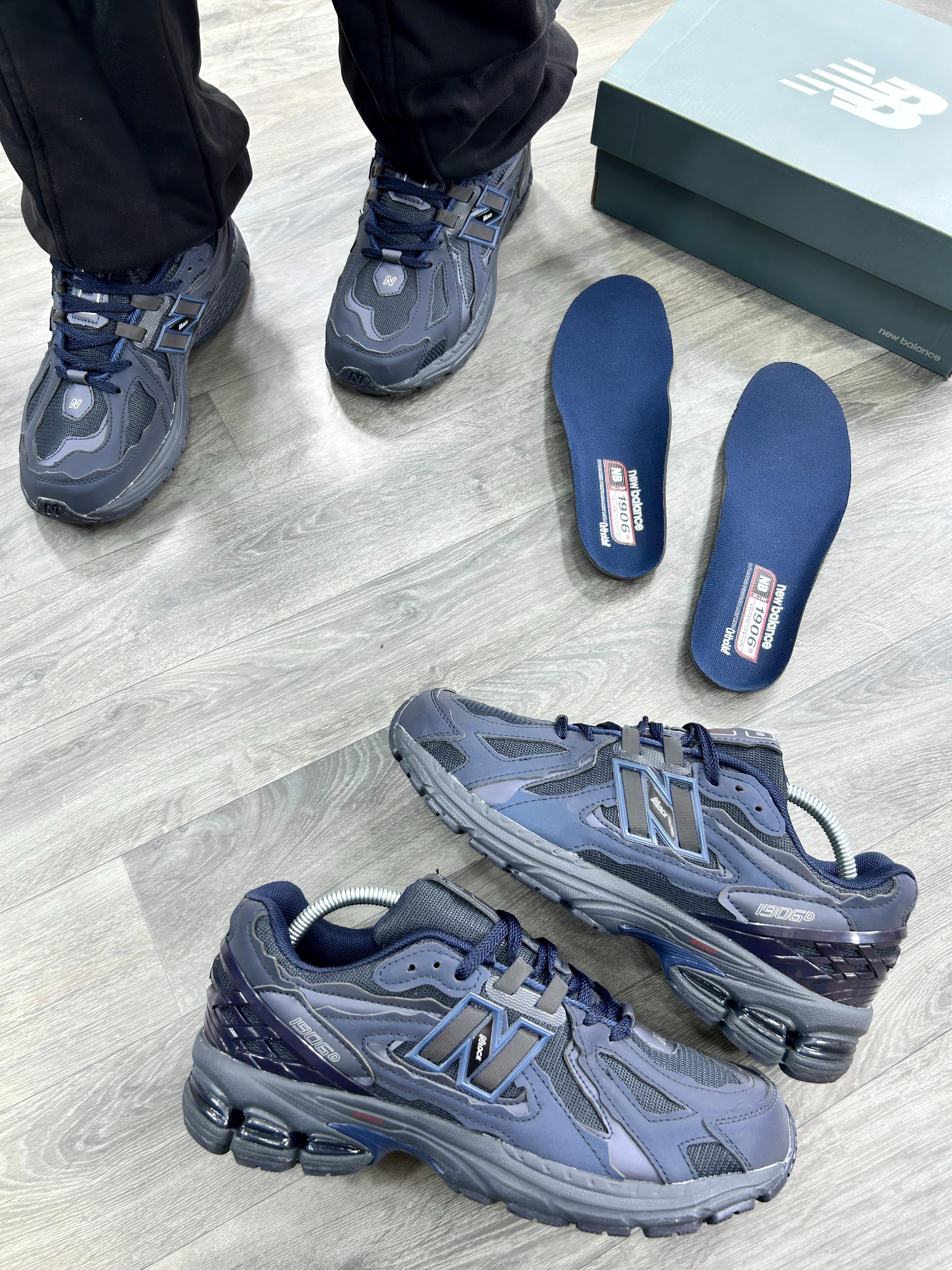 New Balance 2002R Sneakers