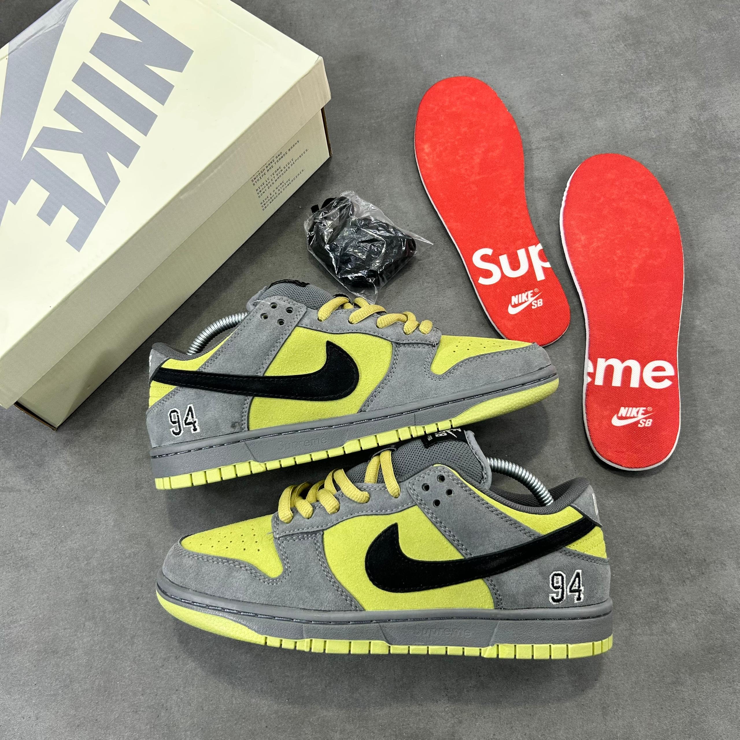 Nike SB Dunk Low Supreme