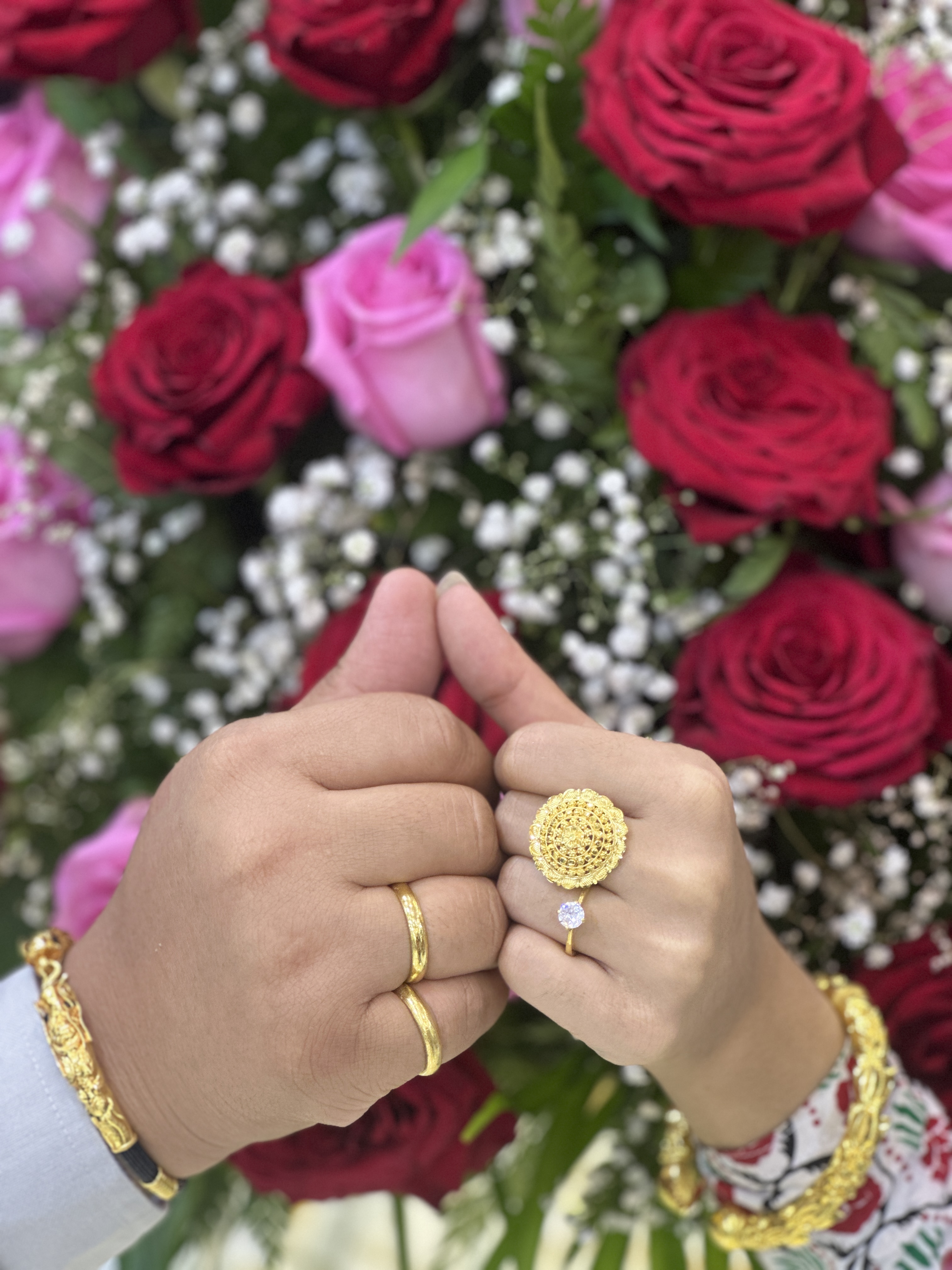 Elegant Gold Couple Rings and Bracelets