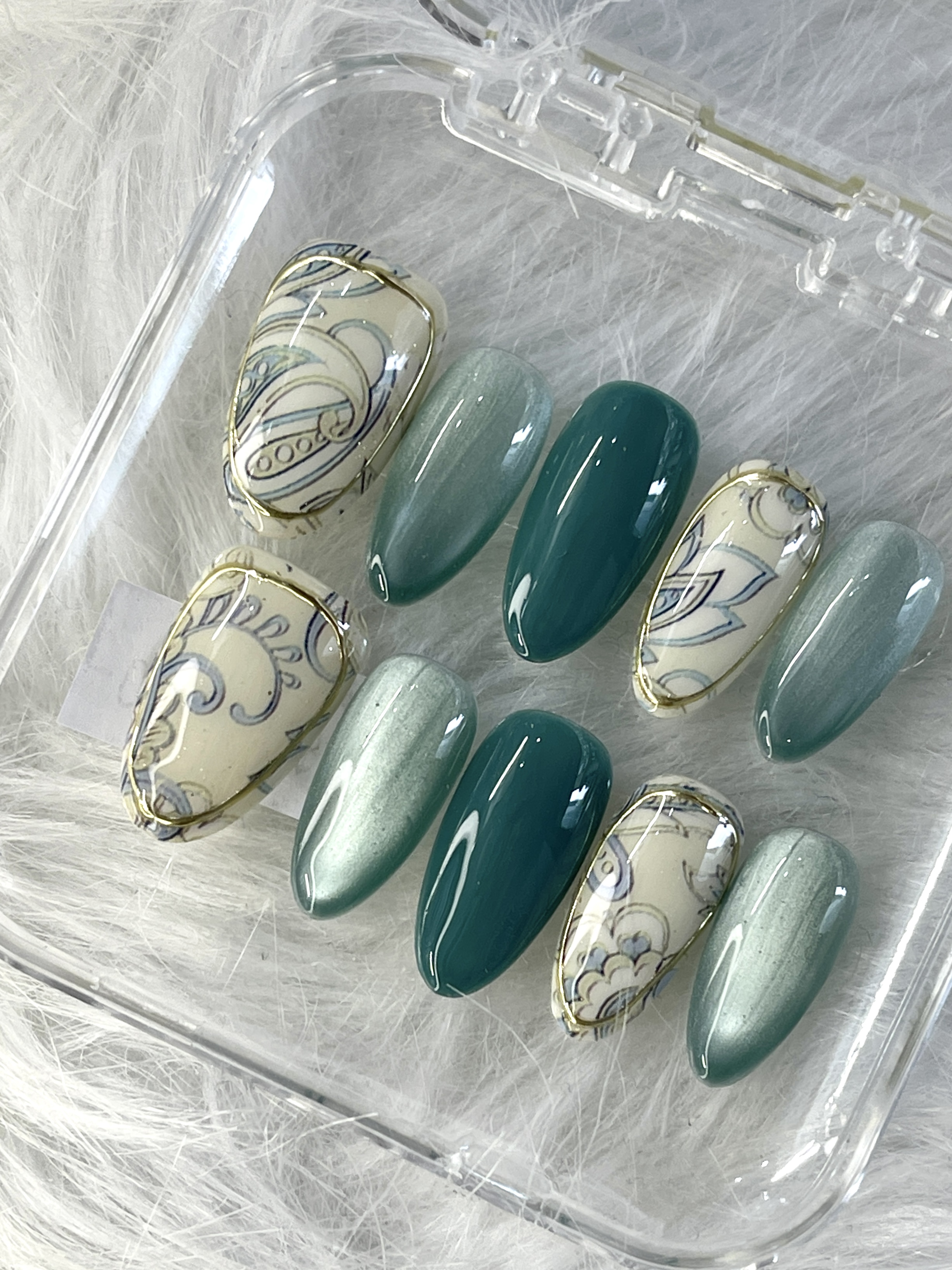 Verdant Bloom – Glossy Patterned Press-On Nails