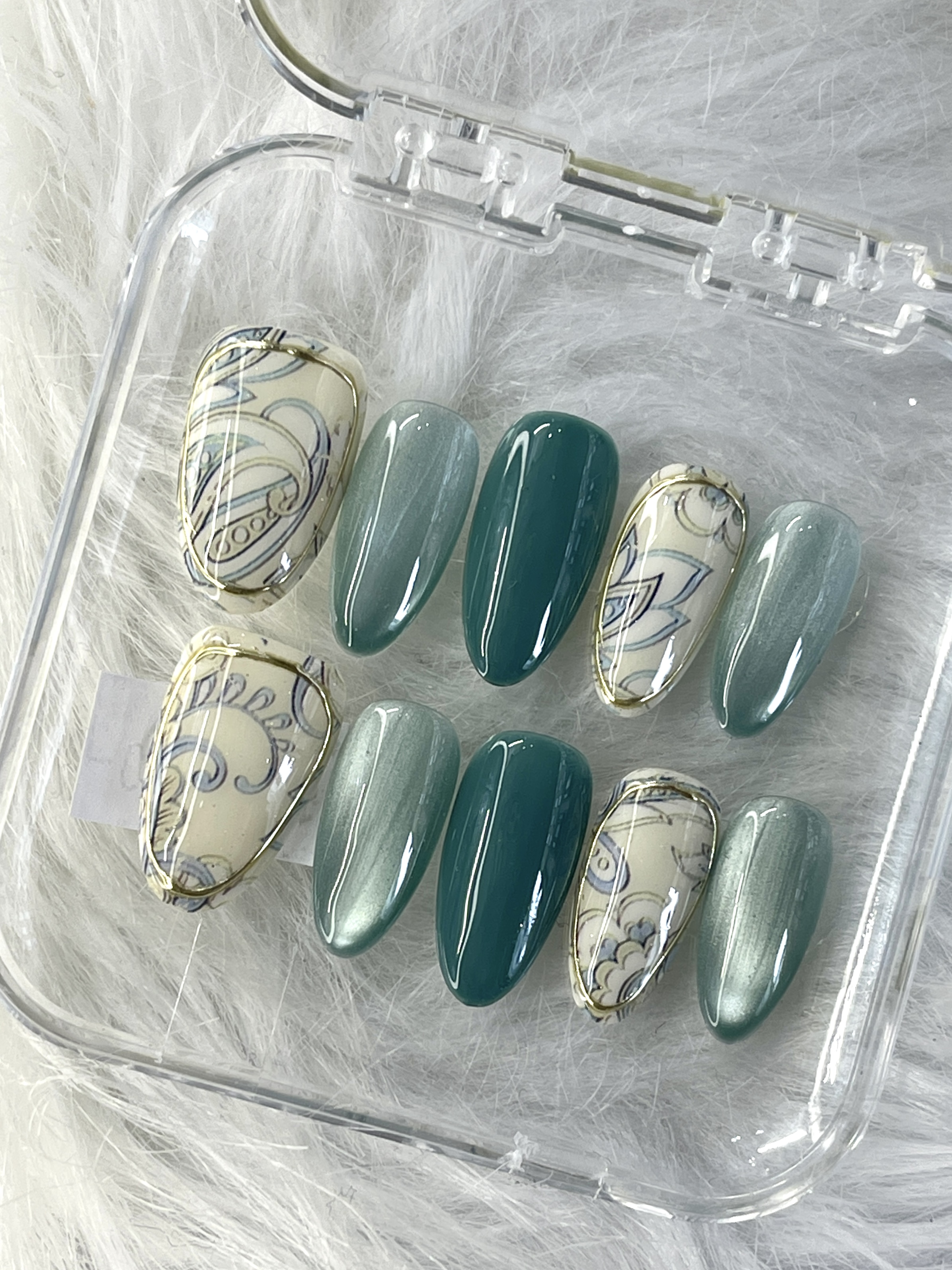 Verdant Bloom – Glossy Patterned Press-On Nails