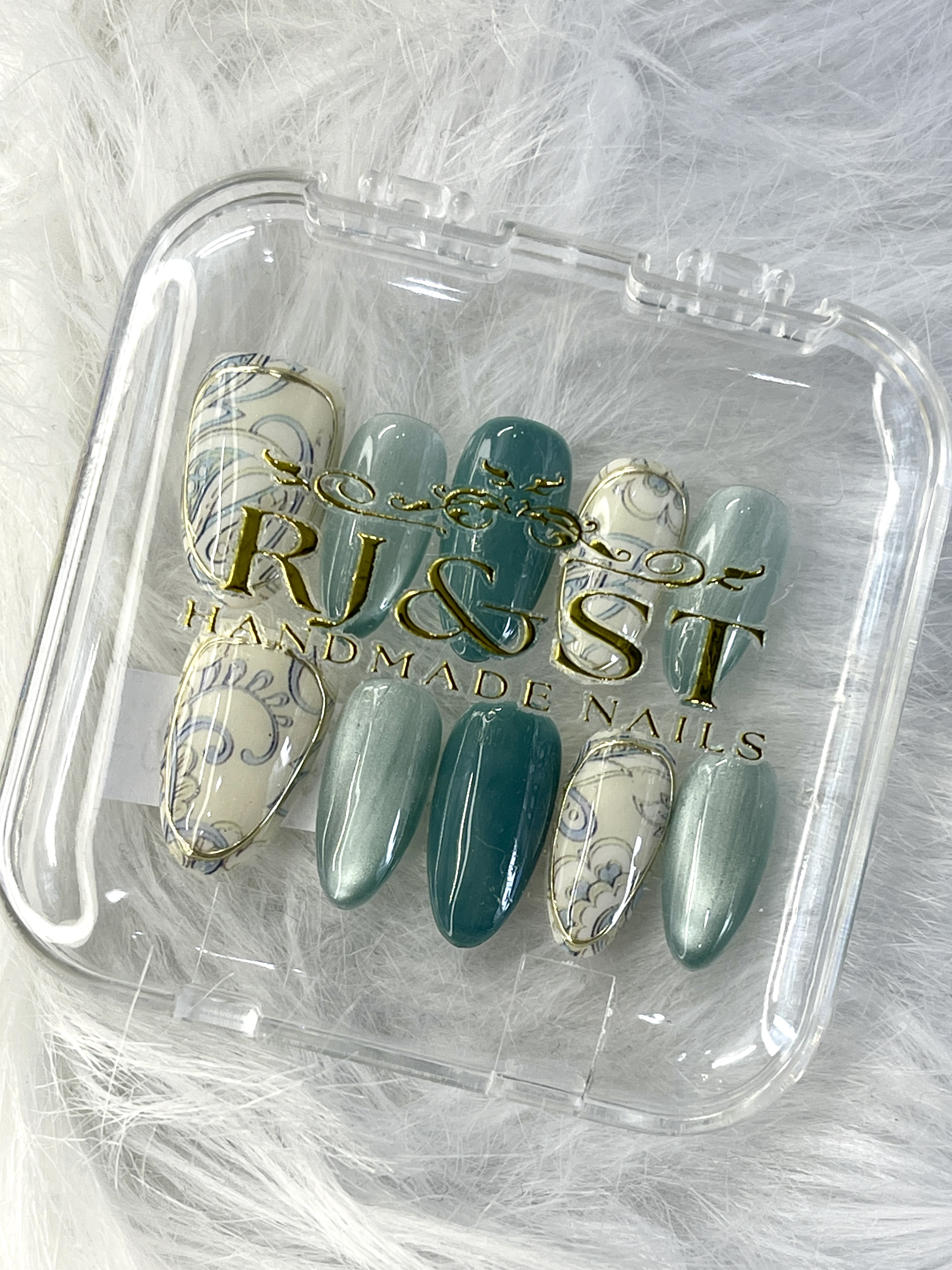 Verdant Bloom – Glossy Patterned Press-On Nails